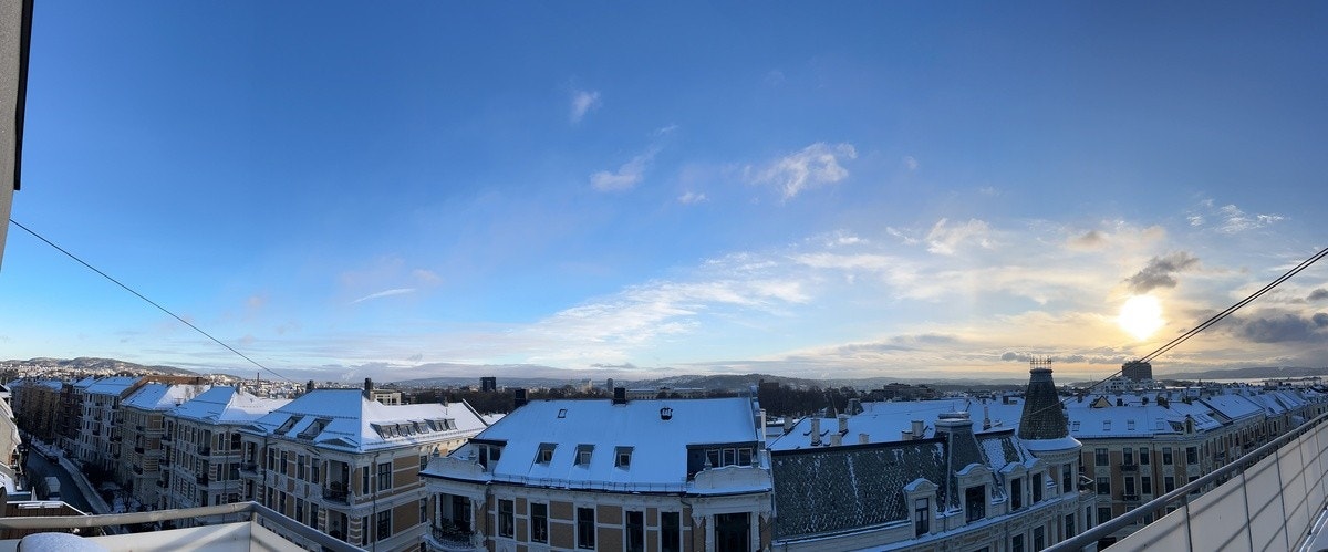 Utsikt fra balkong. Både stue og soverom har denne utsikten. Galleribilde