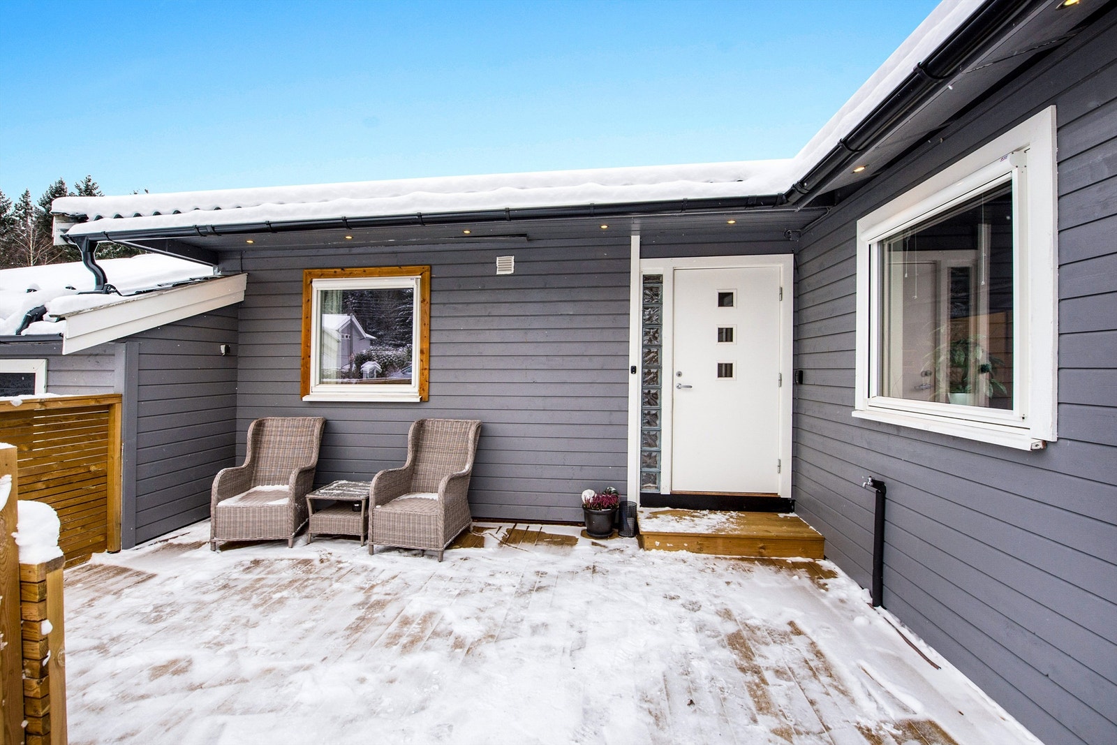 Inngangsparti/terrasse med sen kveldssol Galleribilde