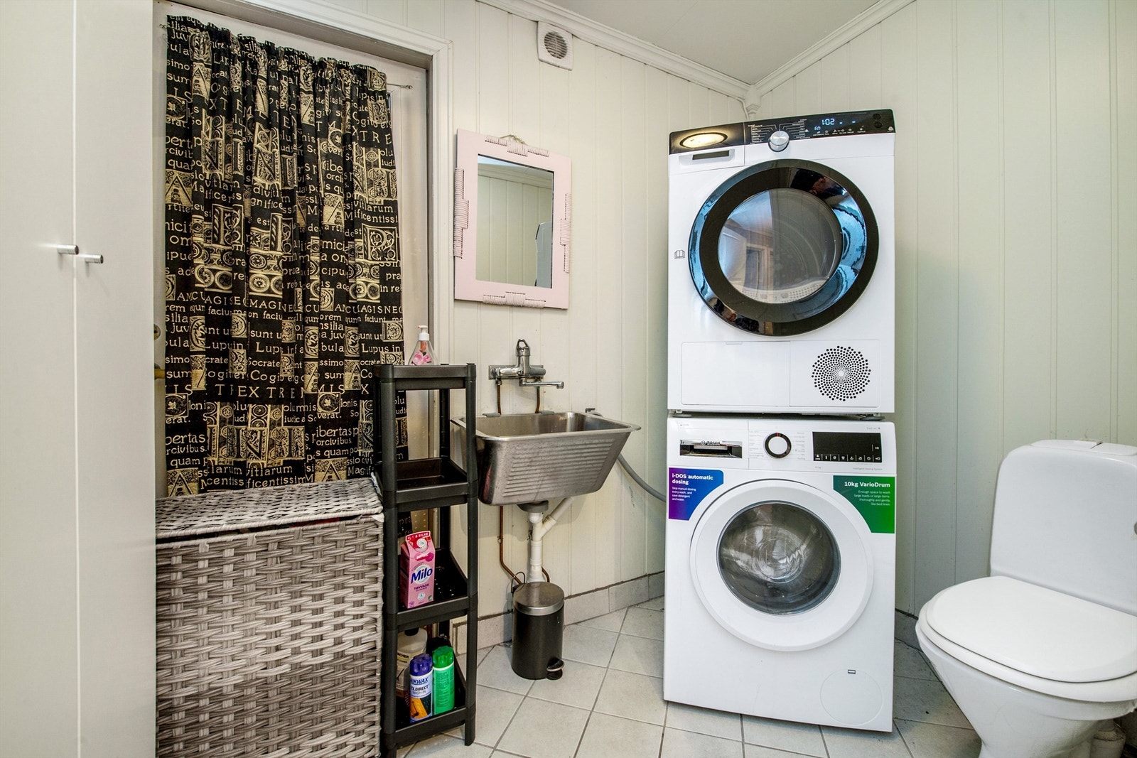 Vaskerom med toalett. Galleribilde