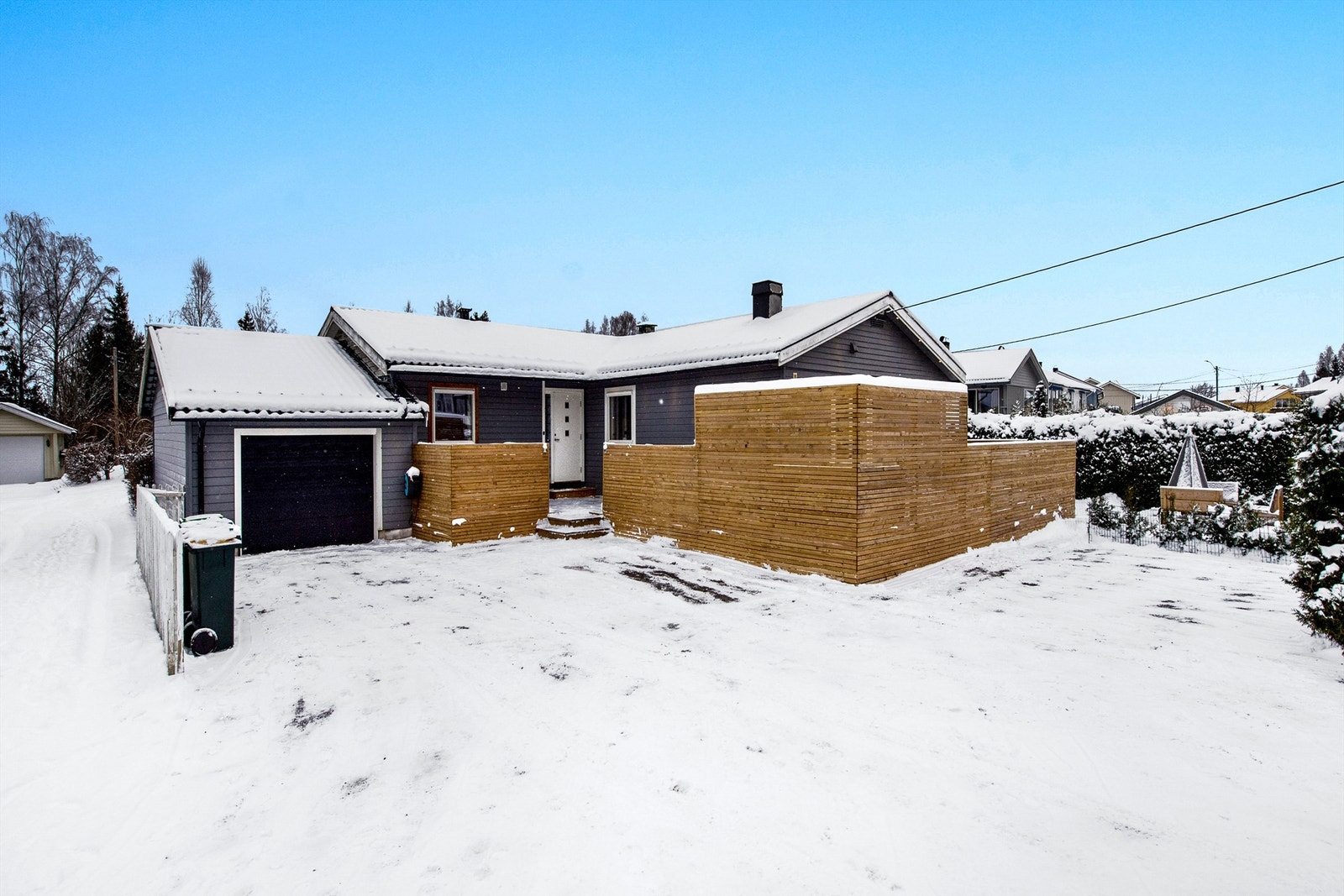 Parkering på egen gårdsplass og i garasje Galleribilde