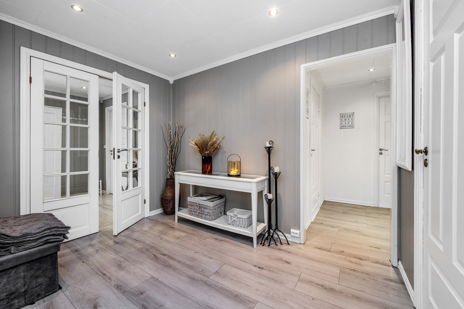 En tiltalende og lettstelt familiebolig på ett plan Galleribilde