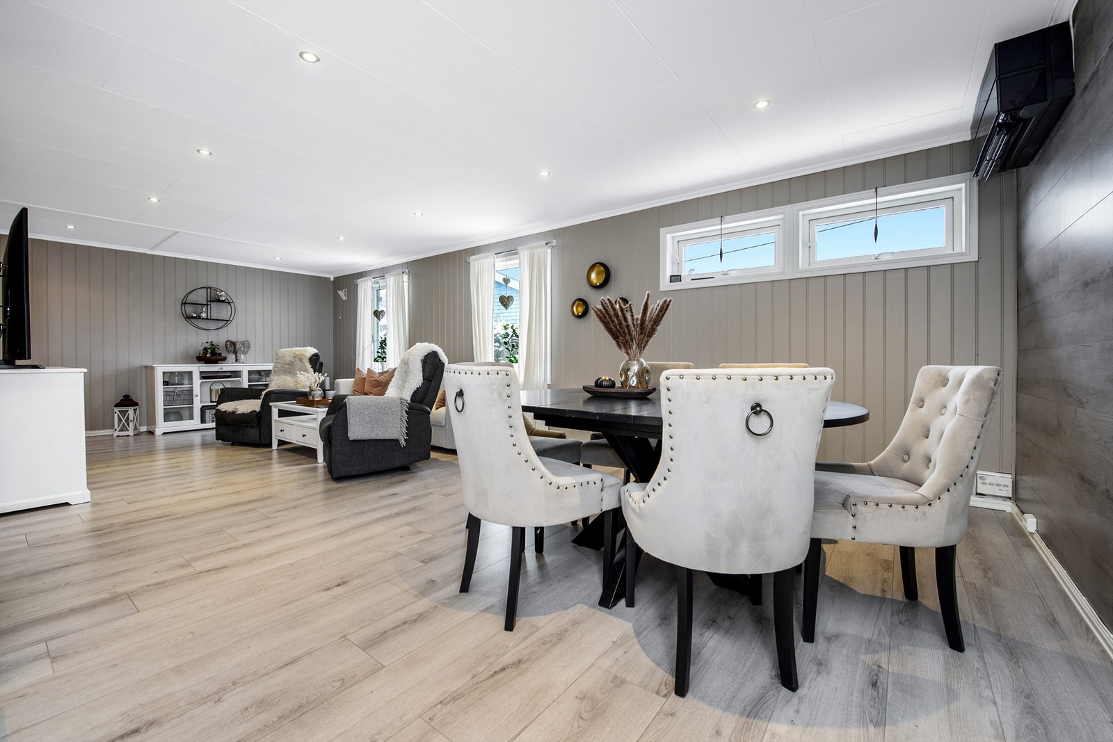 Utstrakt bruk av downlights Galleribilde