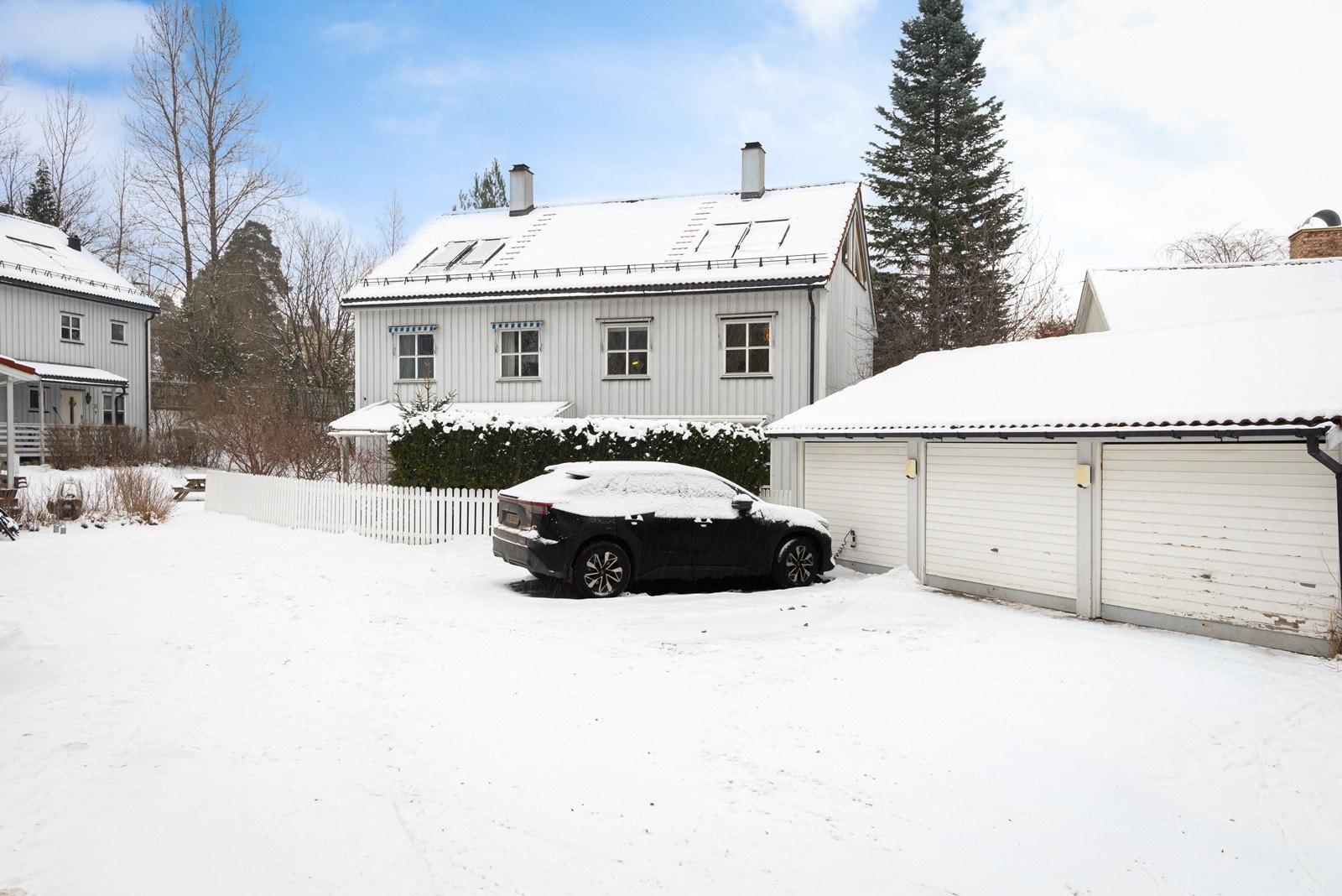 Her bor du i et trygt og barnevennlig område med kort vei til kollektivtransport, turmuligheter og en 10 minutters kjøretur unna Oslo sentrum. Galleribilde