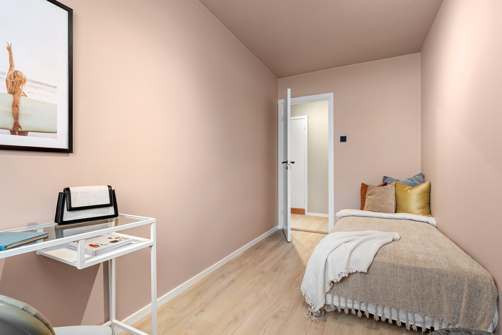 Rommet egner seg godt som f.eks. barnerom, gjesteværelse eller hjemmekontor. Galleribilde