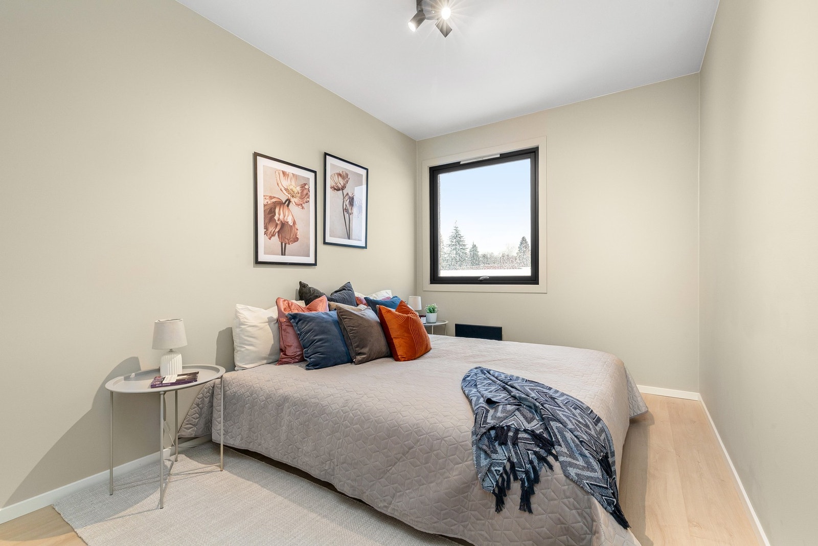 Soverom II er også av god størrelse med plass til dobbeltseng og ønsket garderobeløsning. Galleribilde