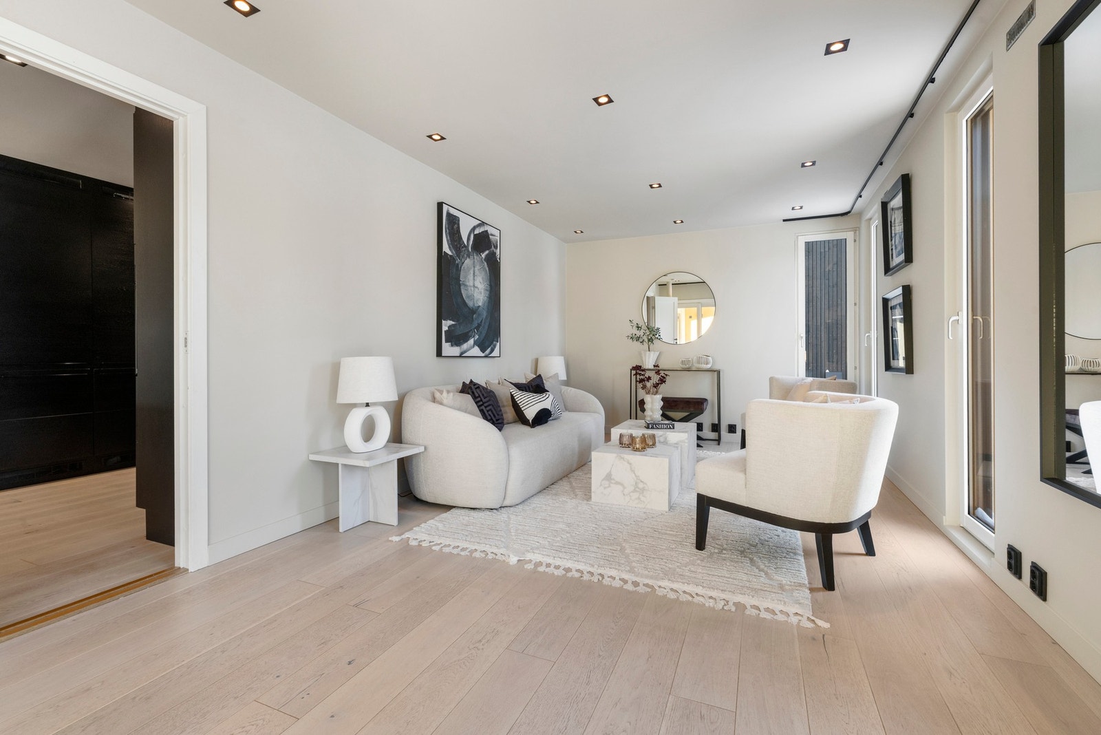 Det er lagt parkett i 2021/22, som er gjennomgående for store deler av etasjen. Galleribilde