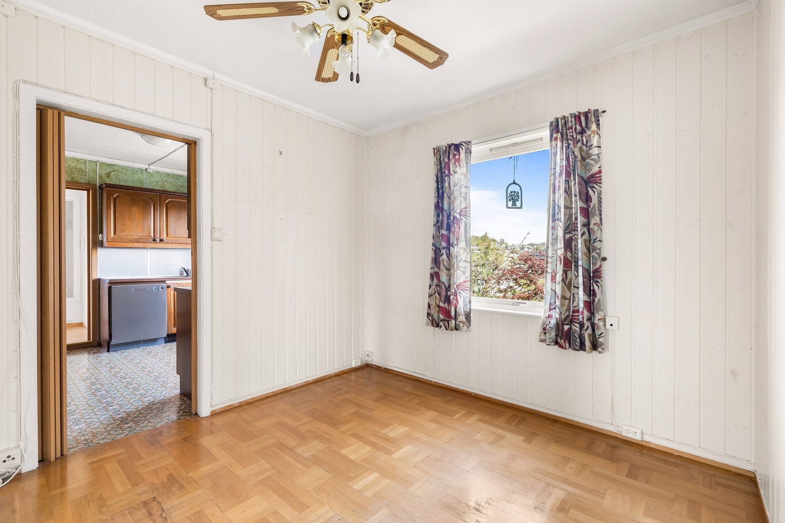 Soverom benyttet som Tv-stue 1.etg. Galleribilde