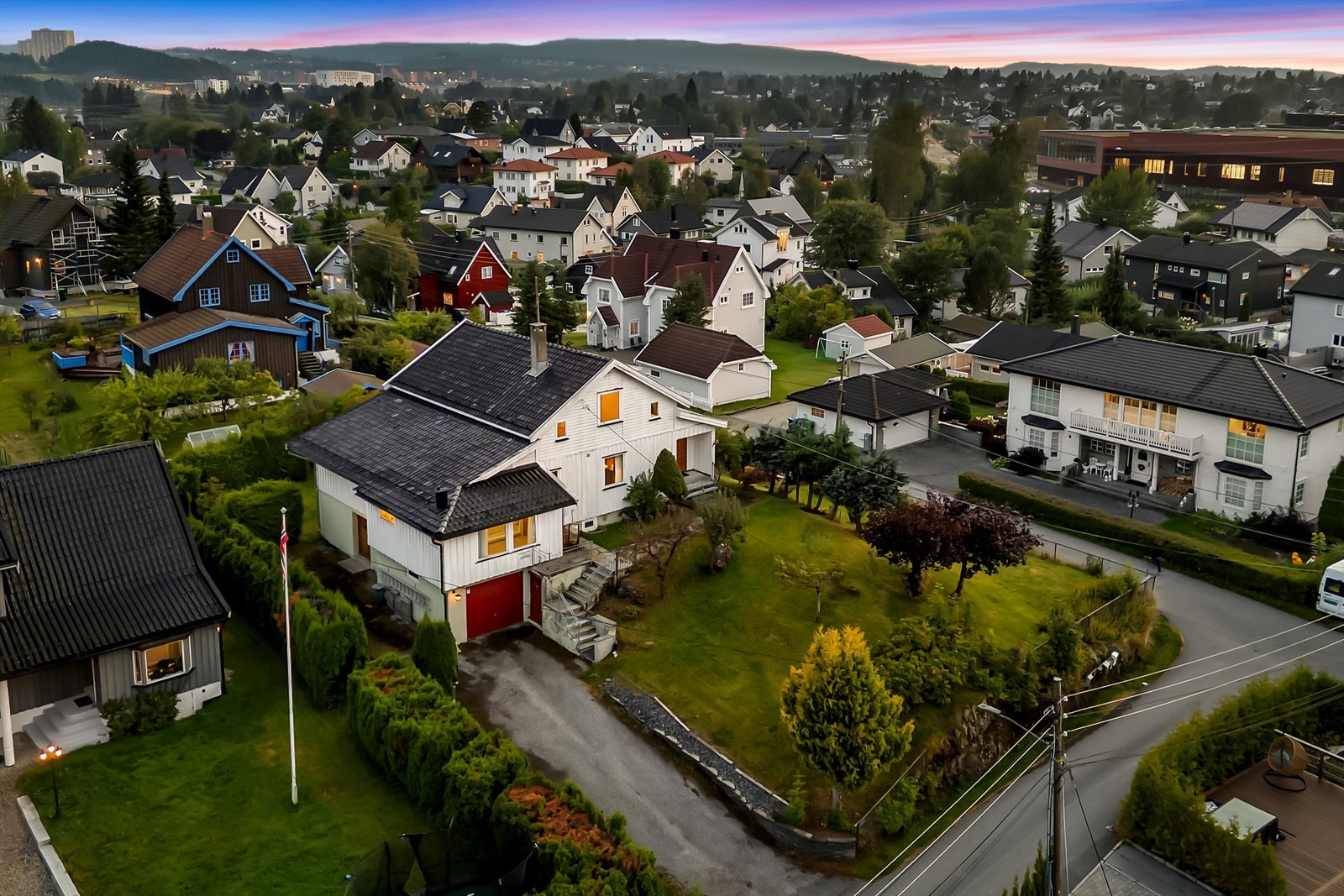 Parkering i garasje og på egen eiendom Galleribilde