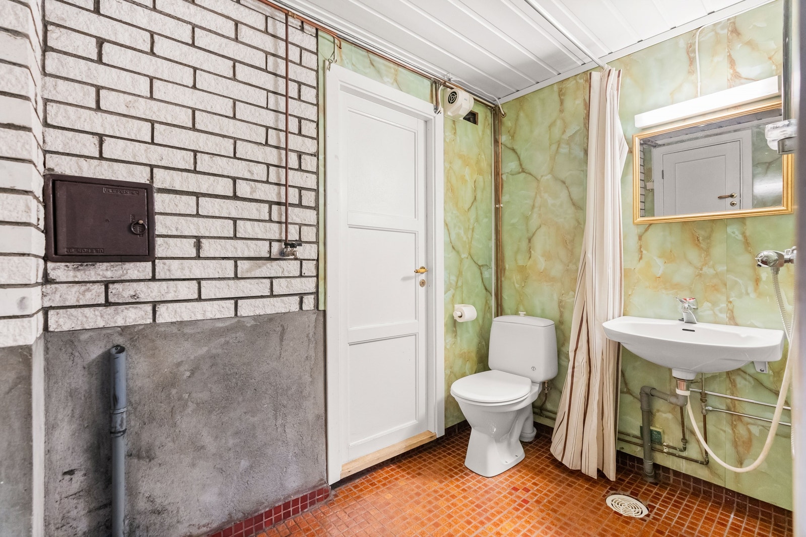 Bad u.etg.med tilgang til badstue og bod Galleribilde