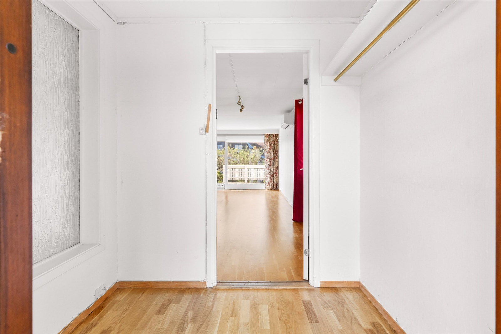 Entrè/vindfang 1.etg. Velkommen inn! Galleribilde