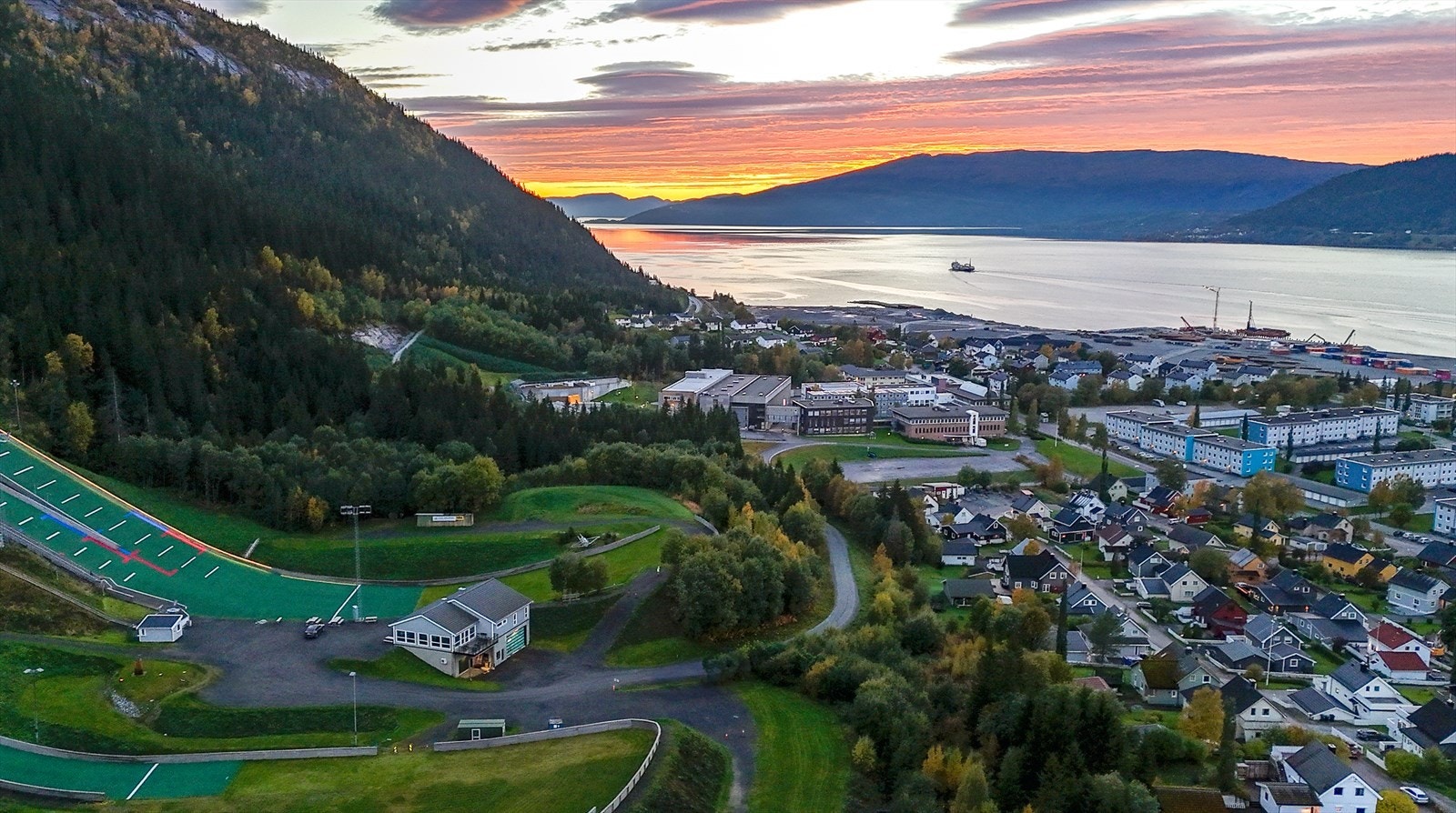 Boligen ligger i nærheten av det flotte hoppanlegget i Fageråsen. Galleribilde