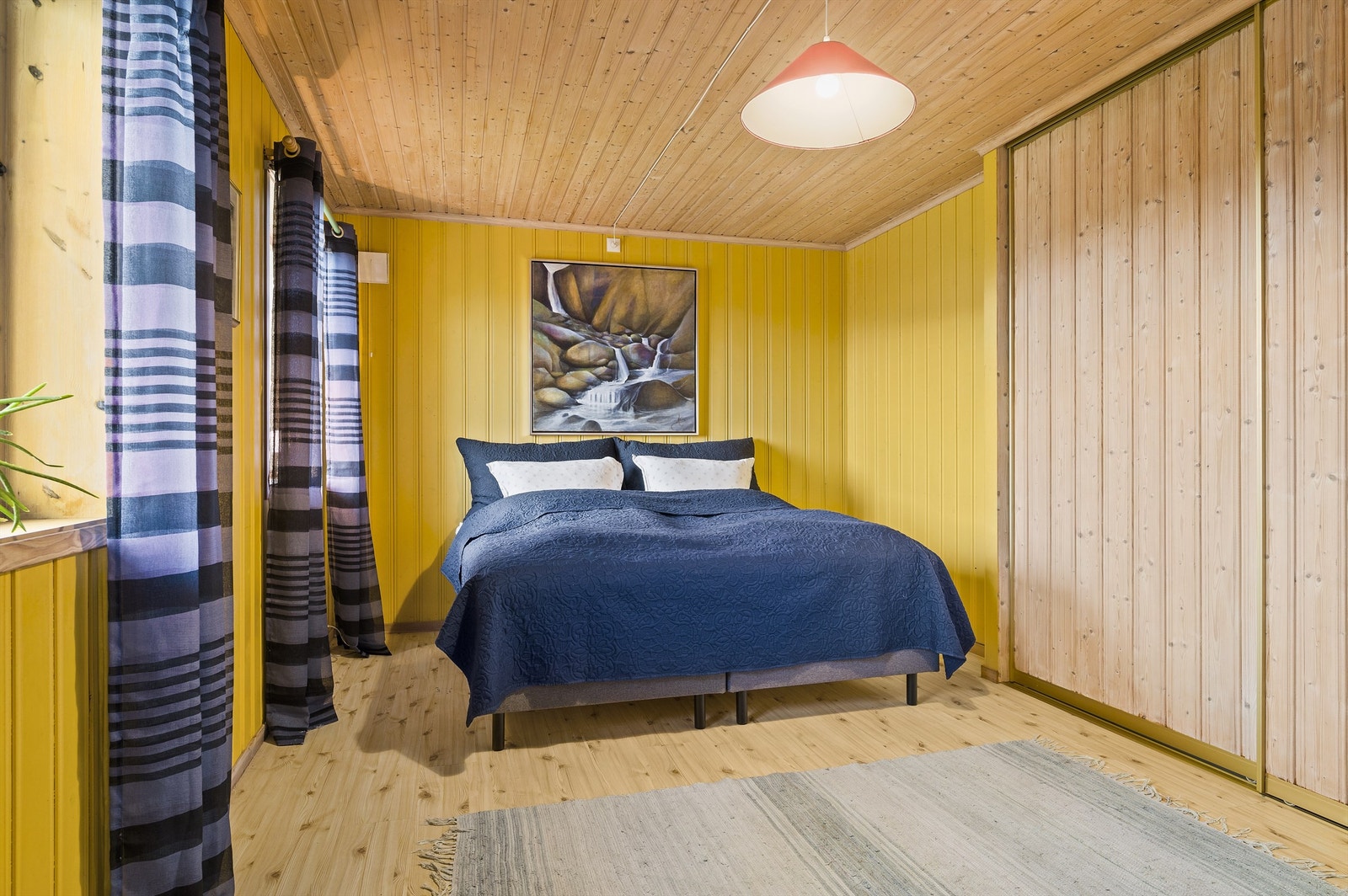 Disponibelt rom ifølge byggetegninger. Brukes som soverom i dag, men er ikke omsøkt hos kommunen. Galleribilde