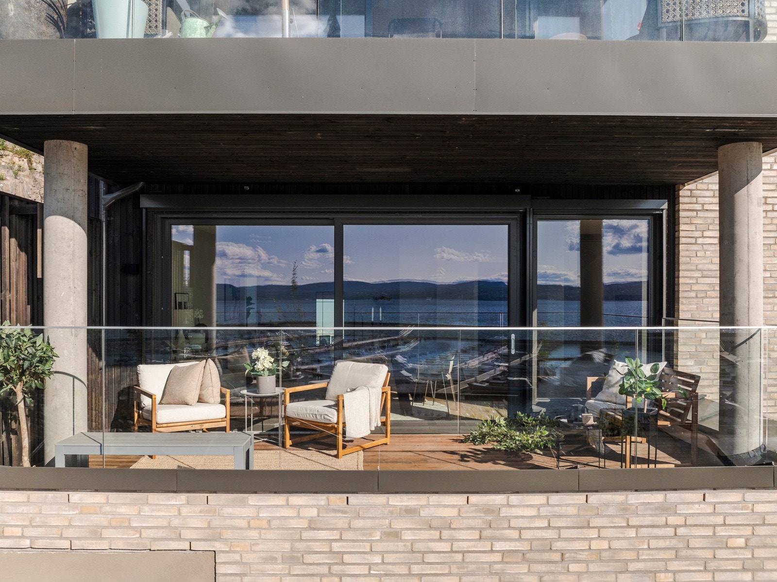 Fantastisk flott balkong på hele 13 kvm - perfekt for avslapning i ettermiddagssolen. Galleribilde