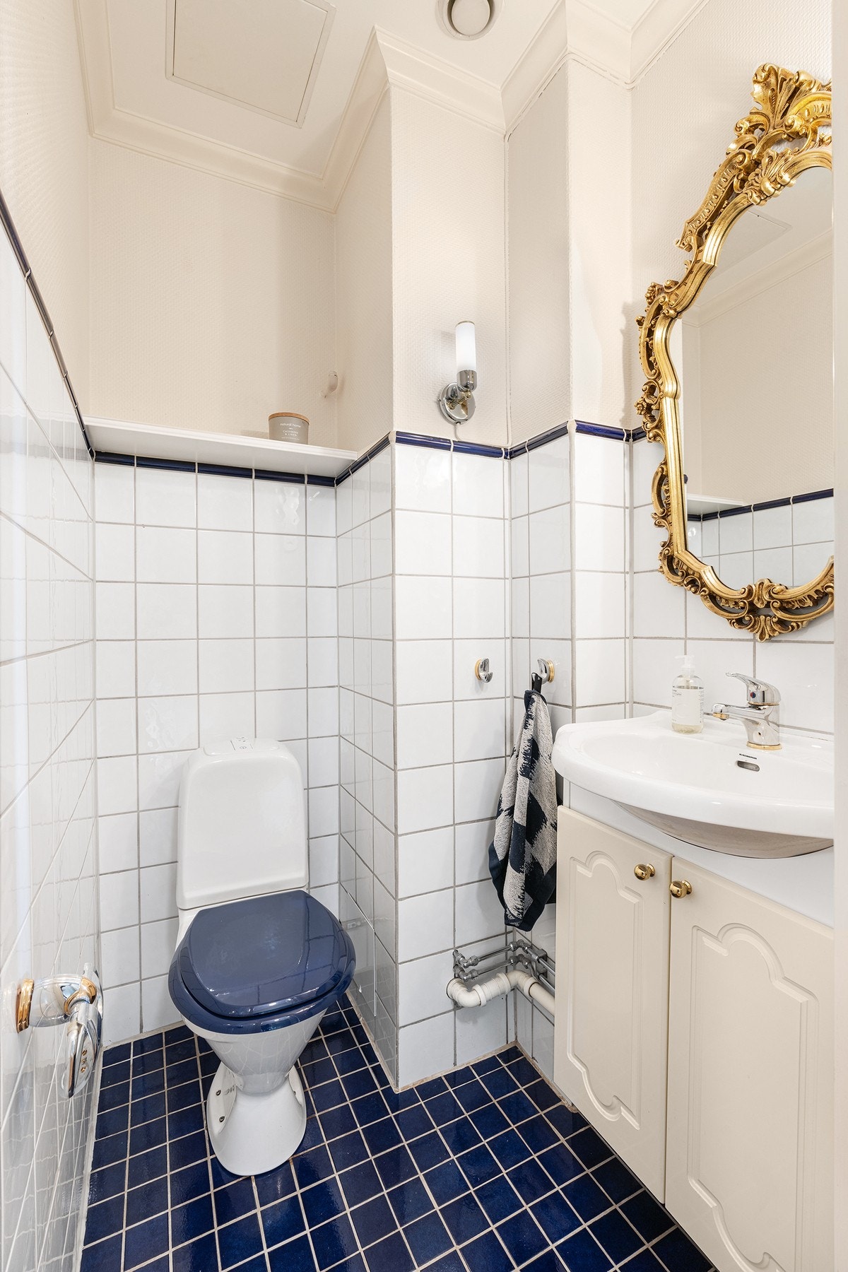 Separat toalettrom. Dette rommet kan utvides dersom man ønsker et fullverdig bad, se alternativ plansløsning. Galleribilde