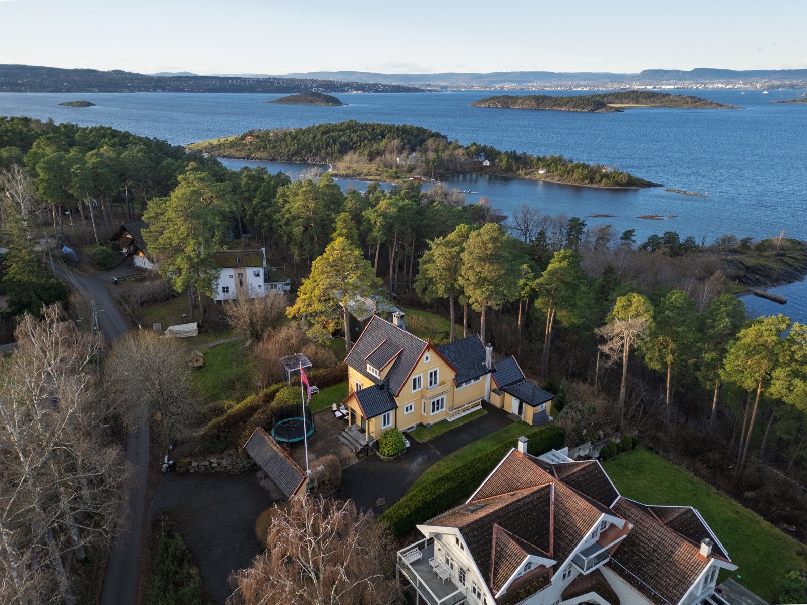 Boligen sogner til Nedre Bekkelaget Skole som har et velfungerende SFO-tilbud. Galleribilde