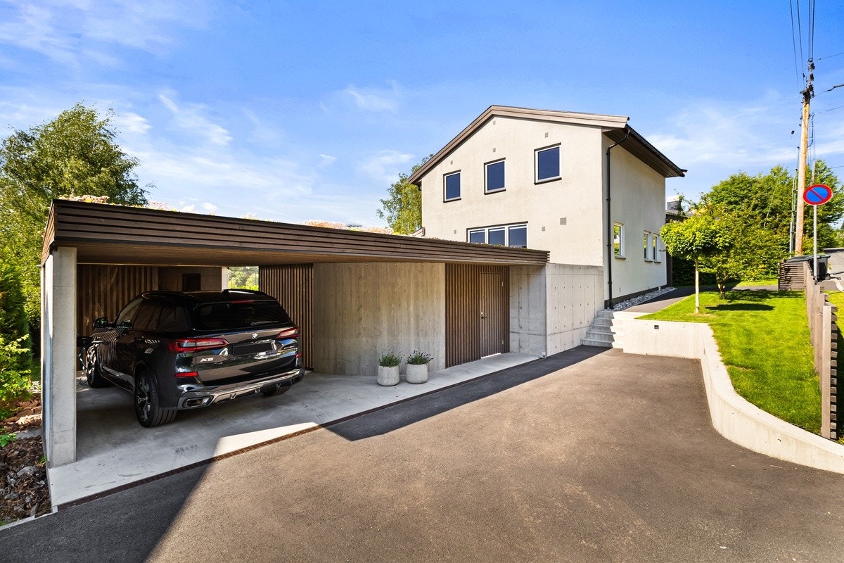 Garasjeplass Galleribilde