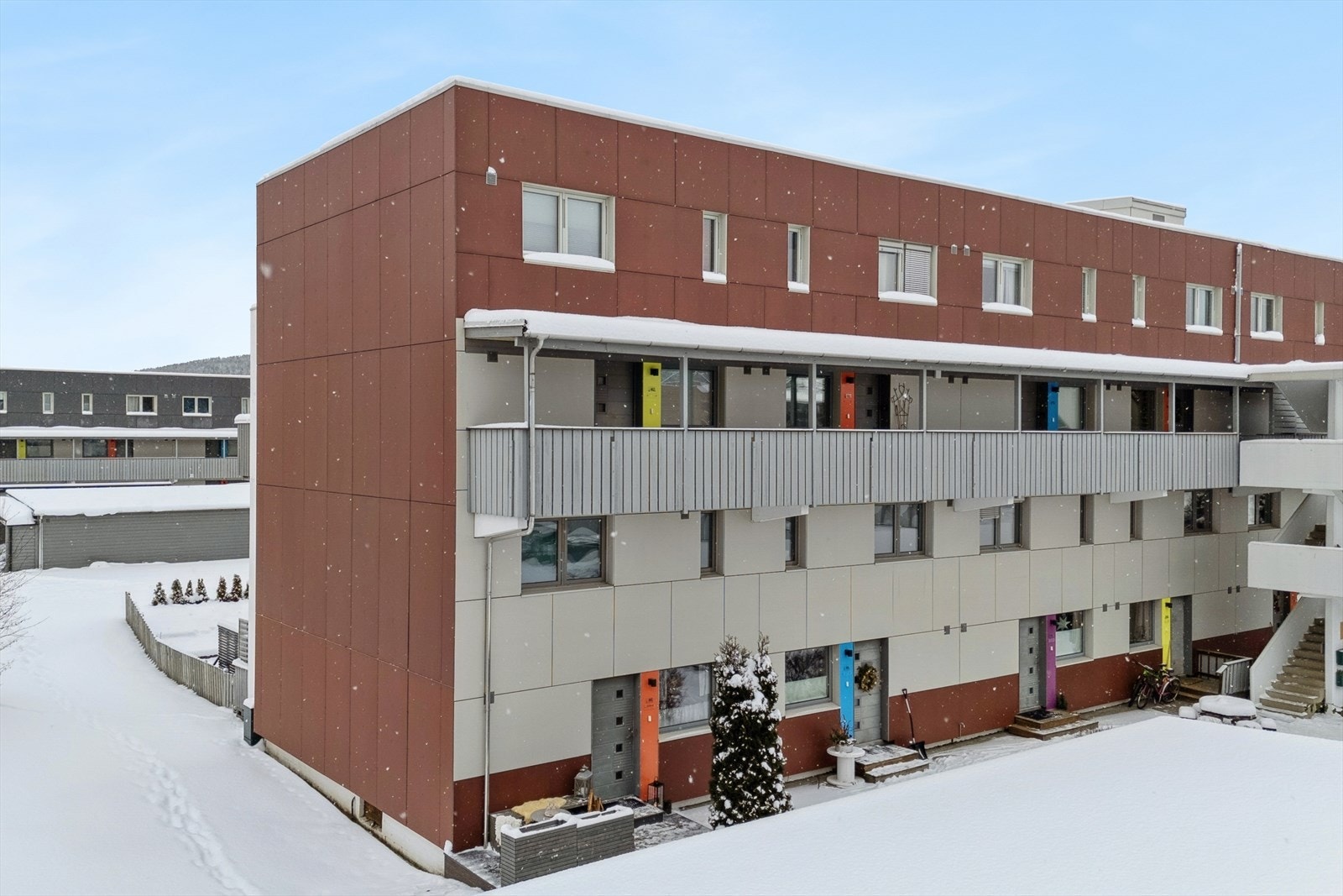 Inngangspartiet er fra bakkeplan. Galleribilde