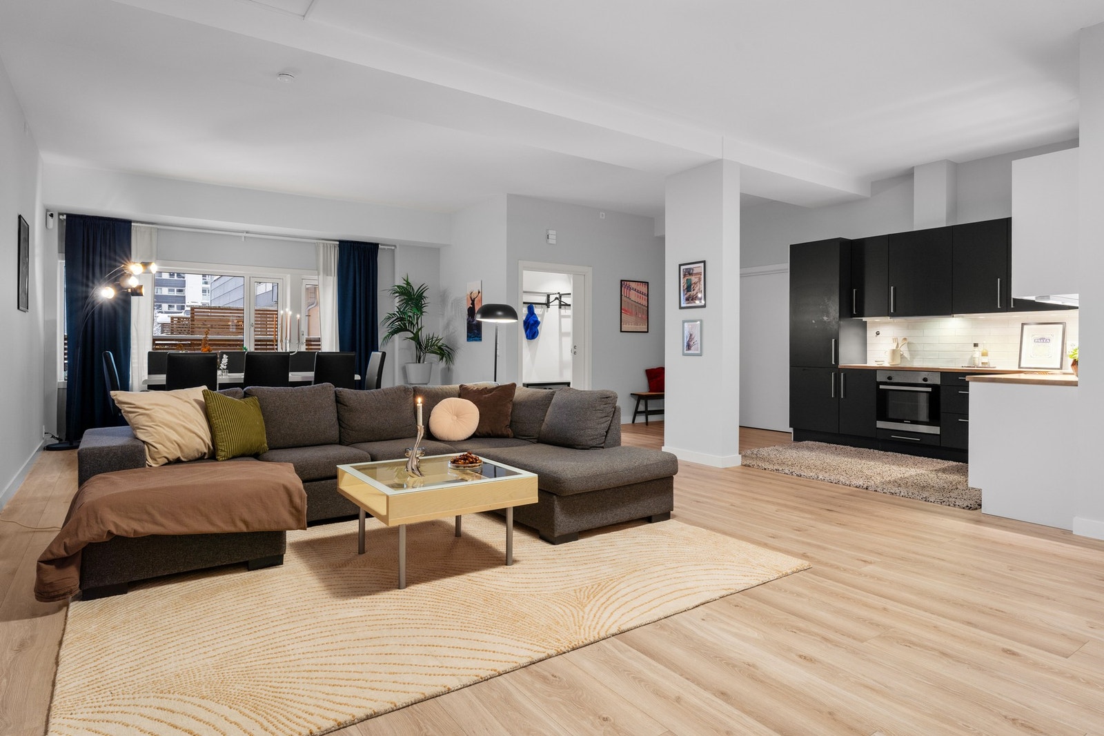 Houssam Ben Zrelli v/EIE eiendomsmegling har gleden av å presentere Gransdalen 33H (Foto: Oh Shots) Galleribilde