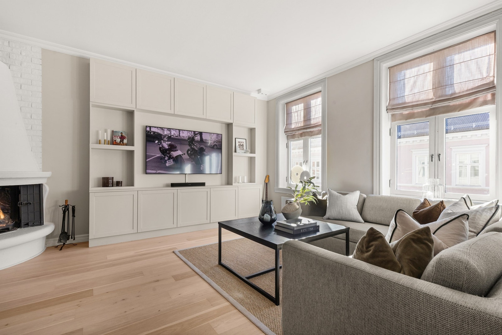 En romslig og lekker 2-roms i klassisk bygård med attraktiv beliggenhet på beste Frogner. Galleribilde