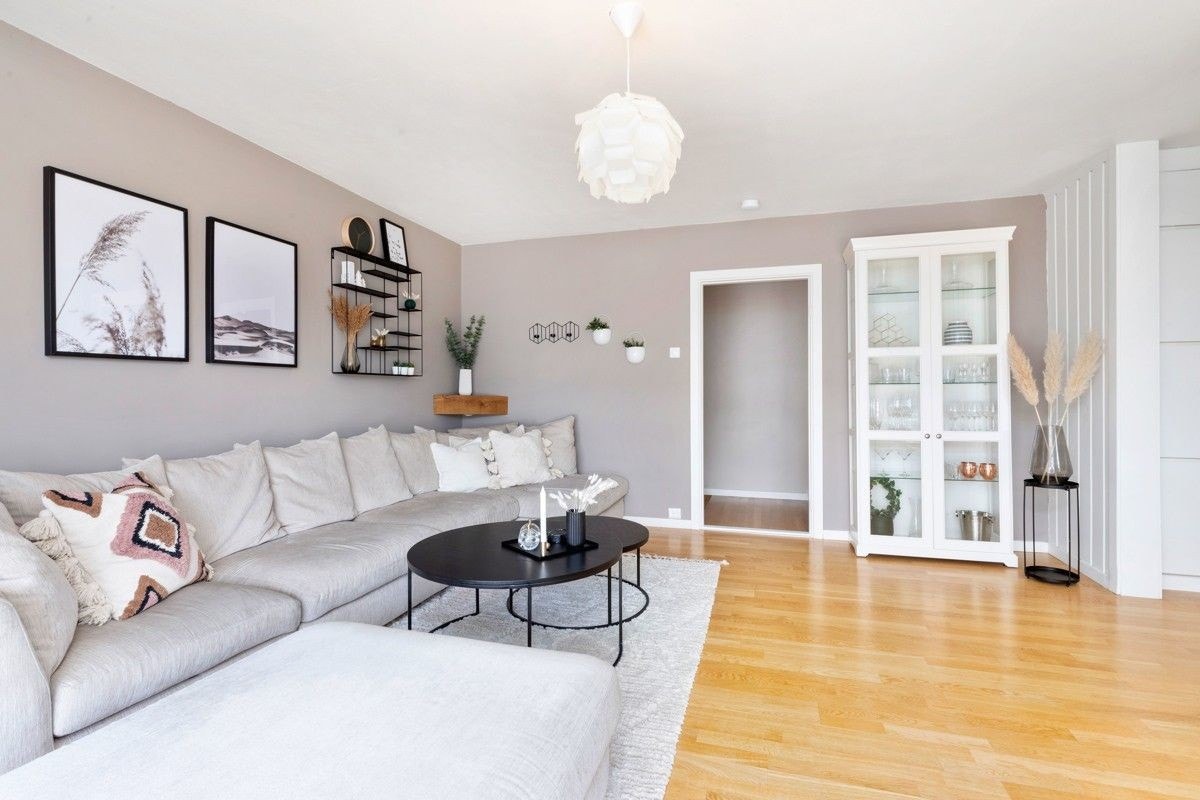 Stue med sofagruppe og bord Galleribilde