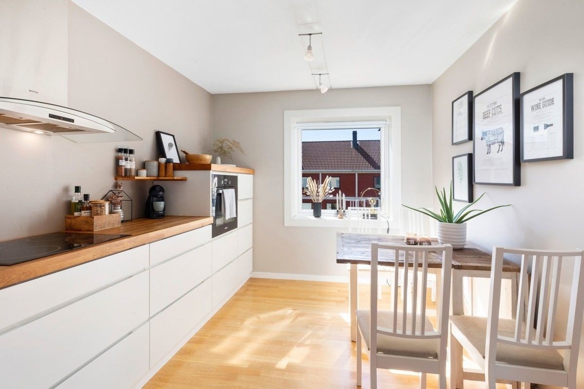 Kjøkken med integrerte hvitevarer Galleribilde