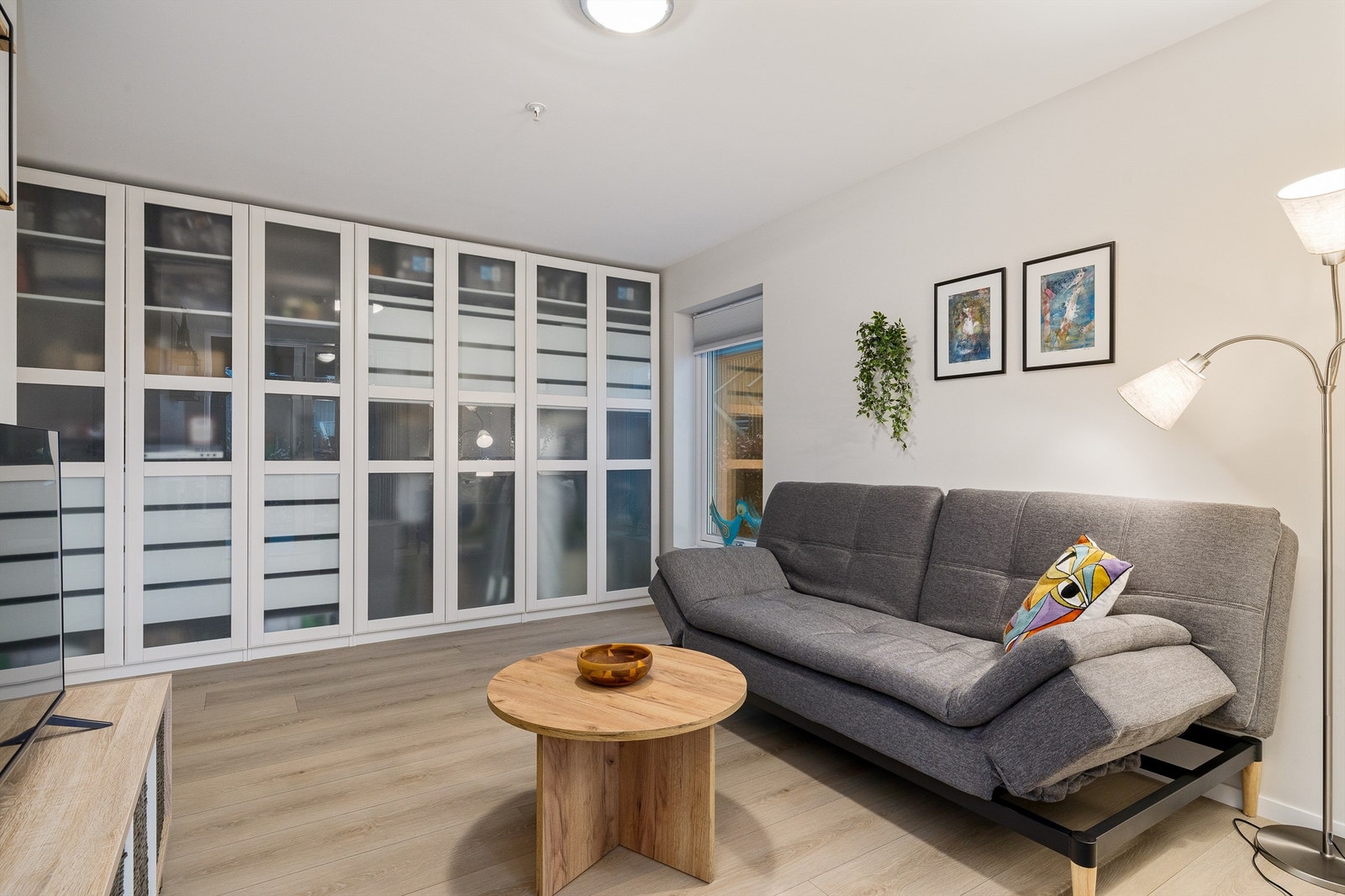 Meget godt med lagringsplass på soverom nr. 2/stue nr. 2 Galleribilde