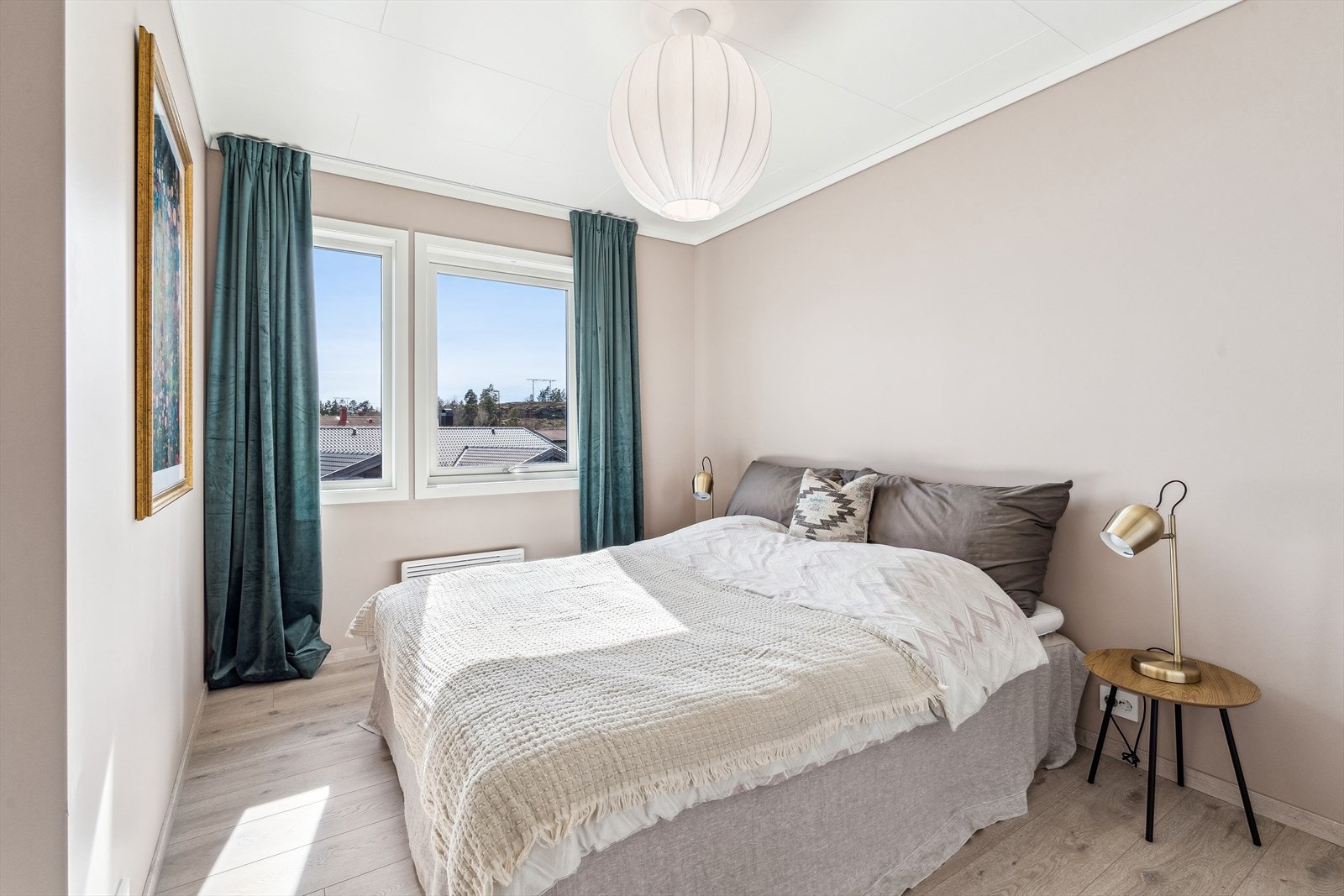 Soverom 2 -også her god størrelse og garderobeplass Galleribilde