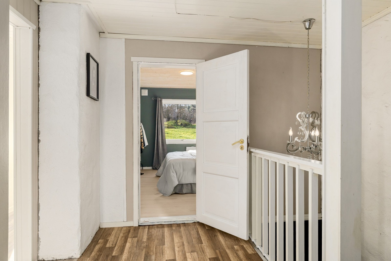 Fra gangen i 2.etg er det adkomst til 4 soverom og bad Galleribilde