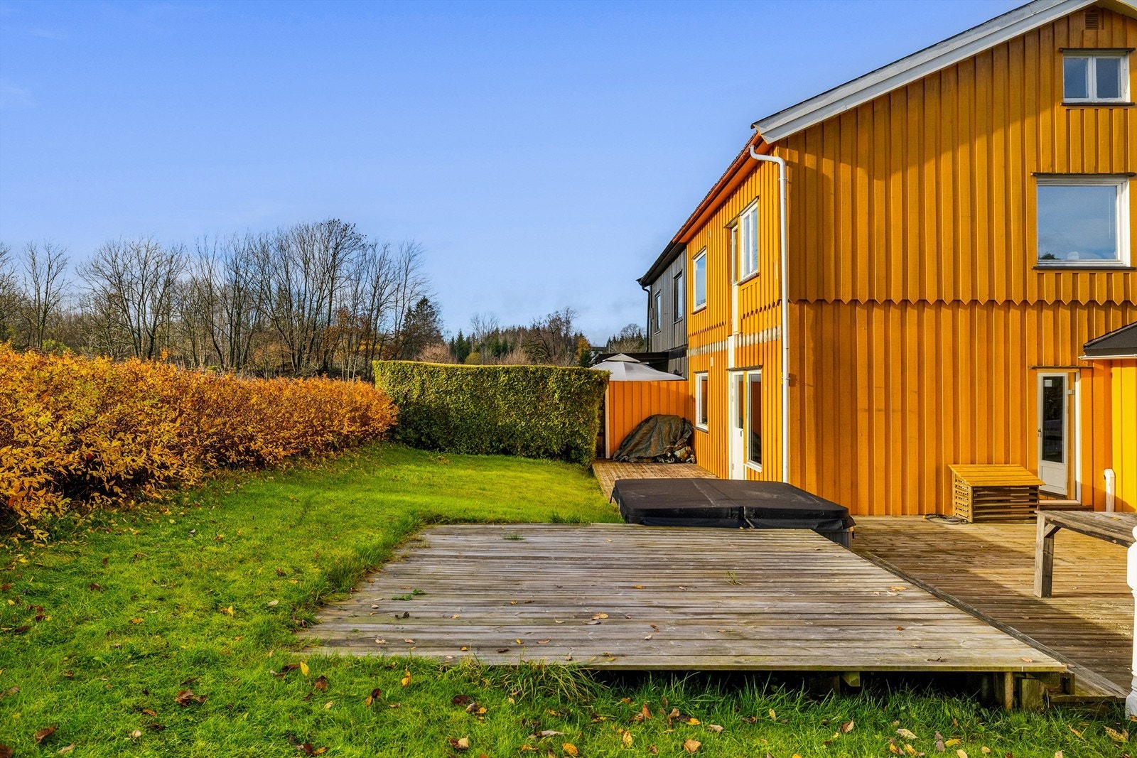 Jacuzzi medfølger men eier informerer om at det er en lekkasje i en av dysene som bør fikses før bruk Galleribilde