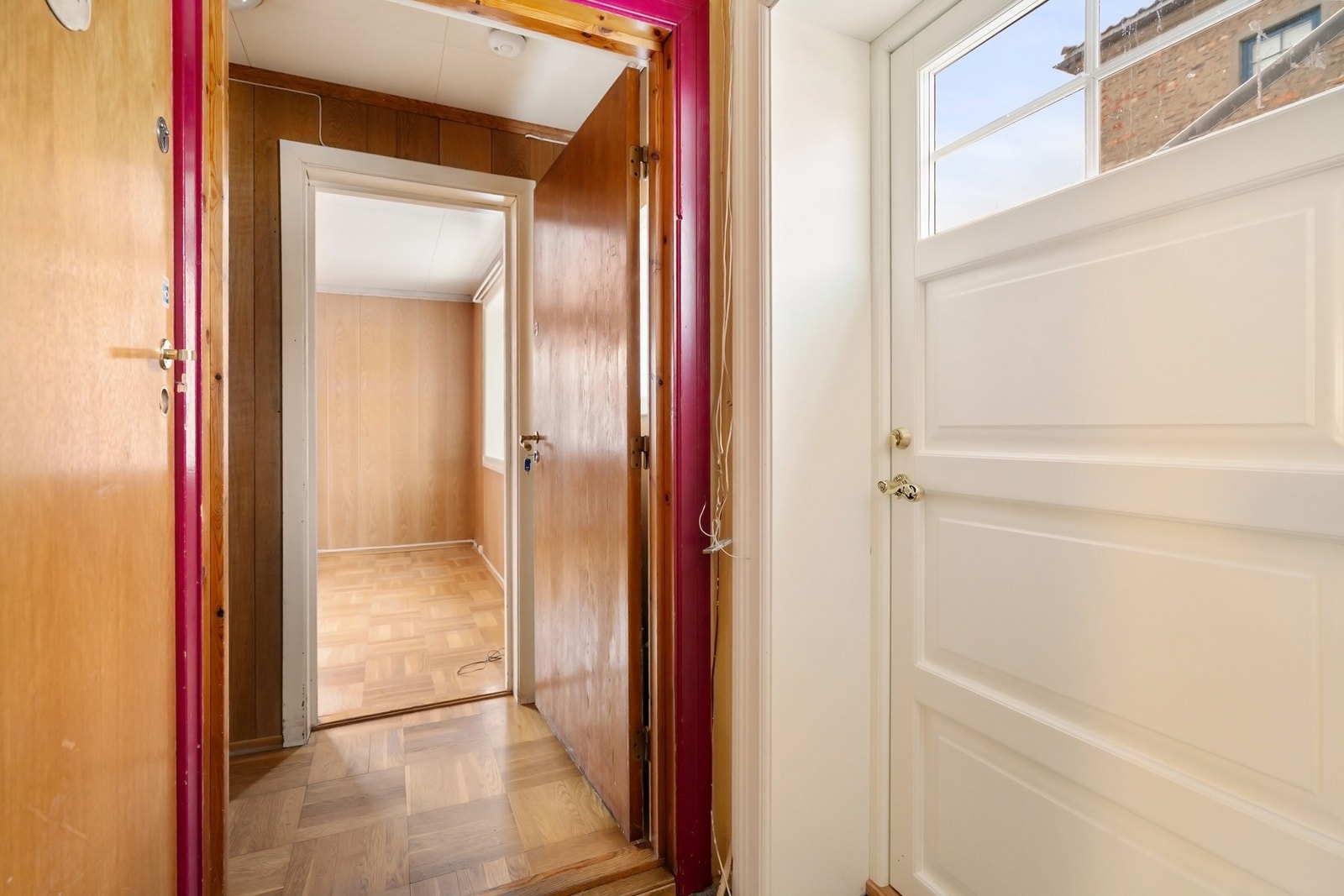 Det er kun denne leiligheten og naboen over som har felles inngang Galleribilde