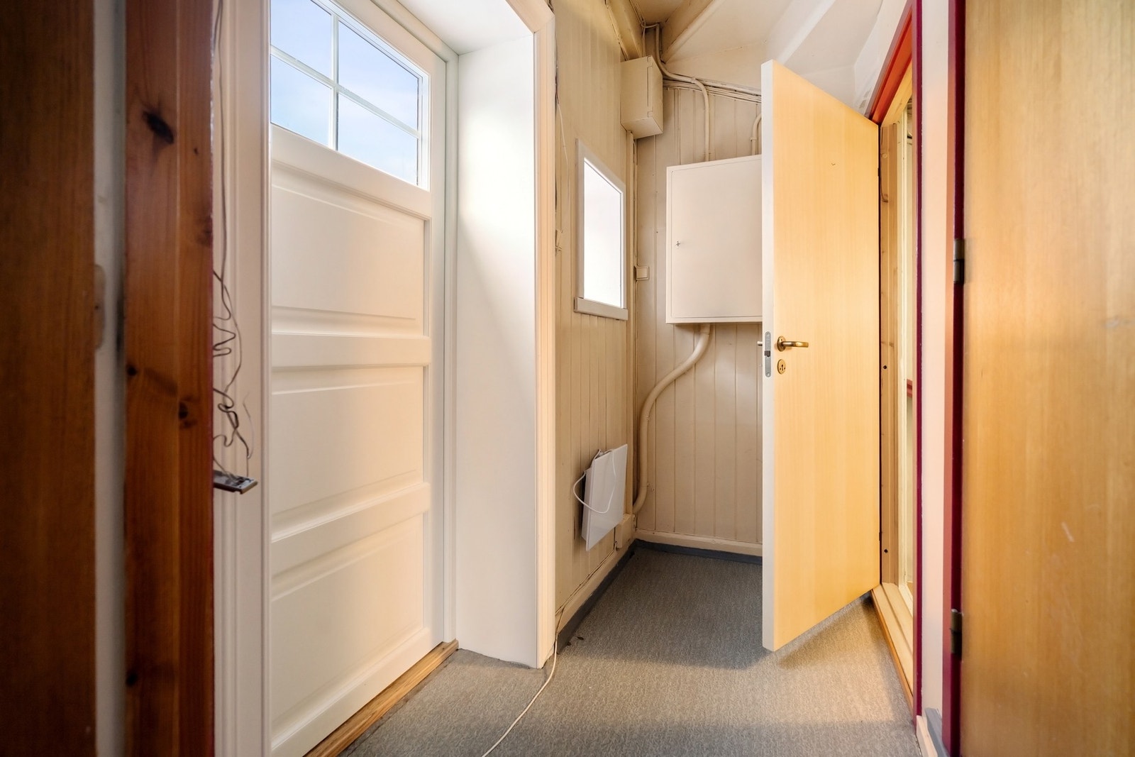 Felles inngangsparti for å komme ned til kjeller Galleribilde