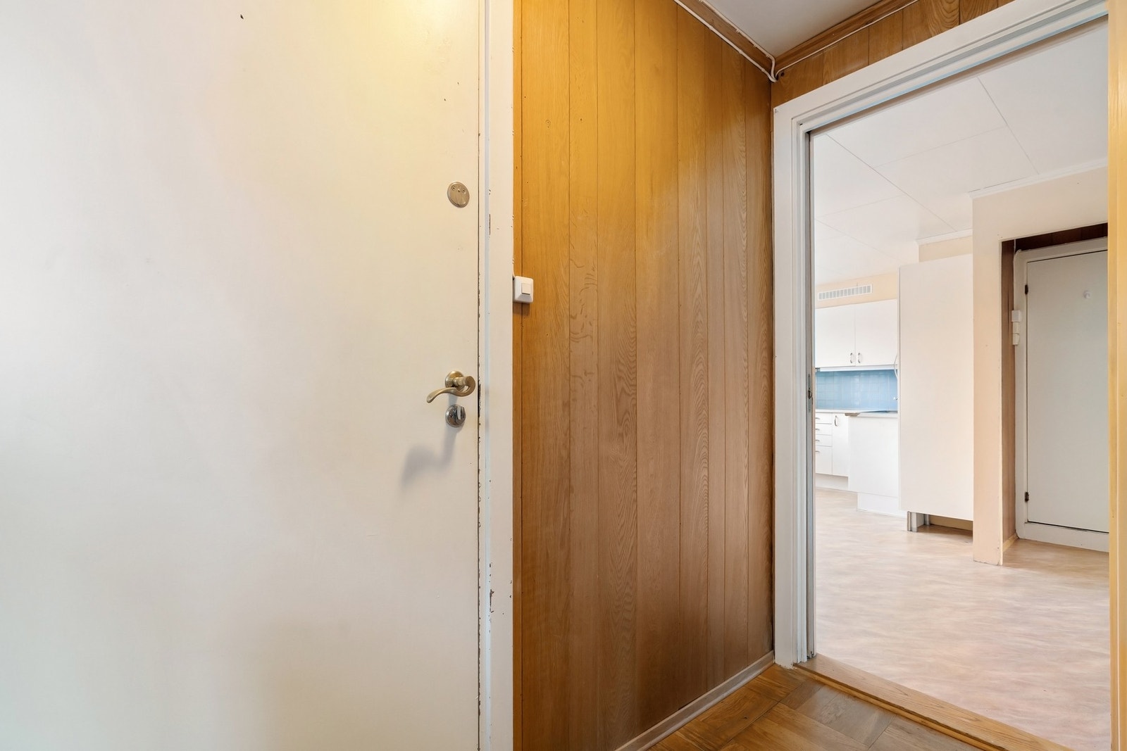 Det foreligger skriftlig avklaring fra borettslaget på at denne andelen disponerer kjellerarealet, og 2 etg sin andel disponerer loft Galleribilde