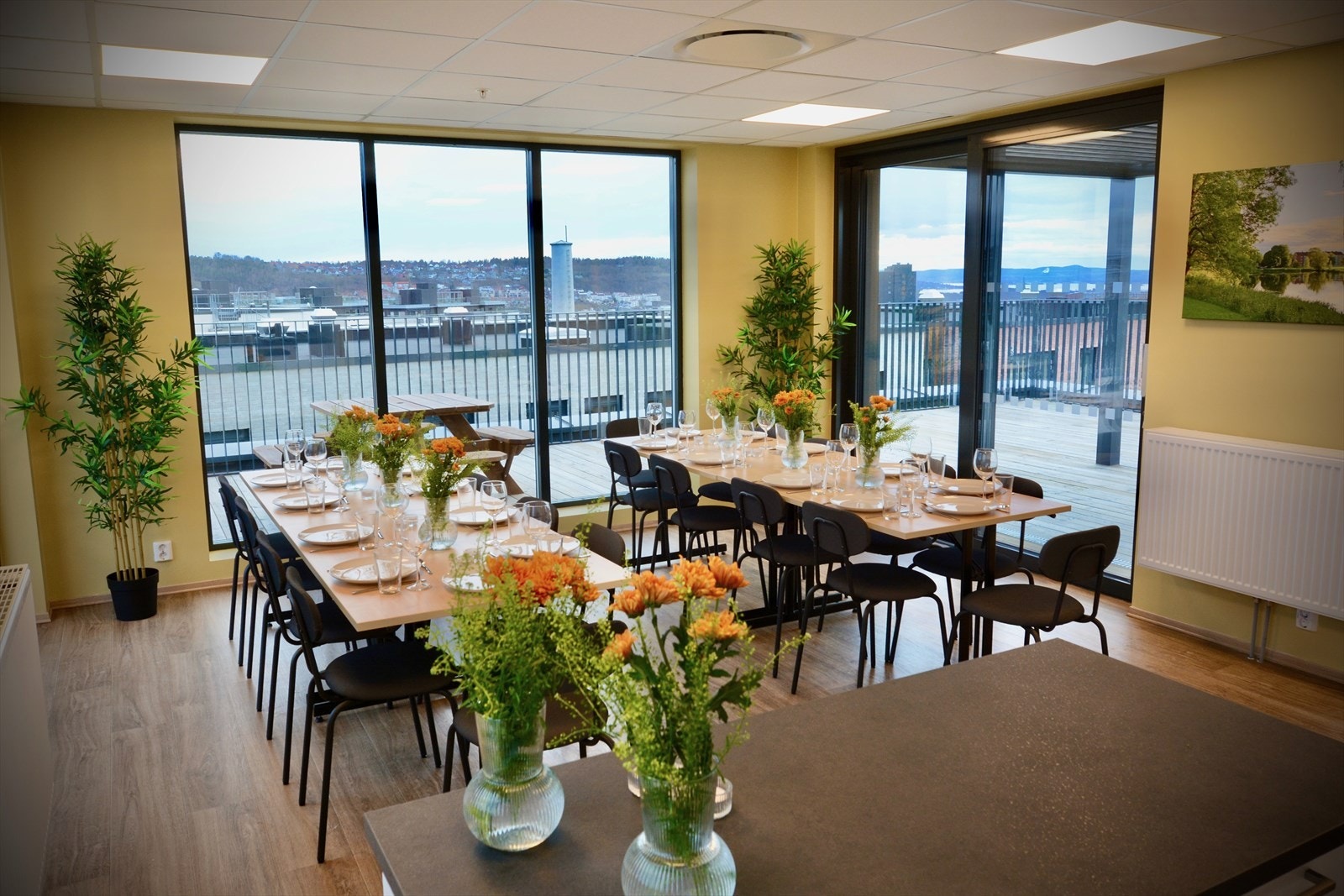 Som beboer kan man leie sameiets loftsstue på ca. 28 kvm med plass til ca. 16-20 personer. I sommerhalvåret medfølger uteområdet som naturlig tilhører lokalet. Foto: Tatt fra sameiets beboerportal og tilhører sameiet. Galleribilde