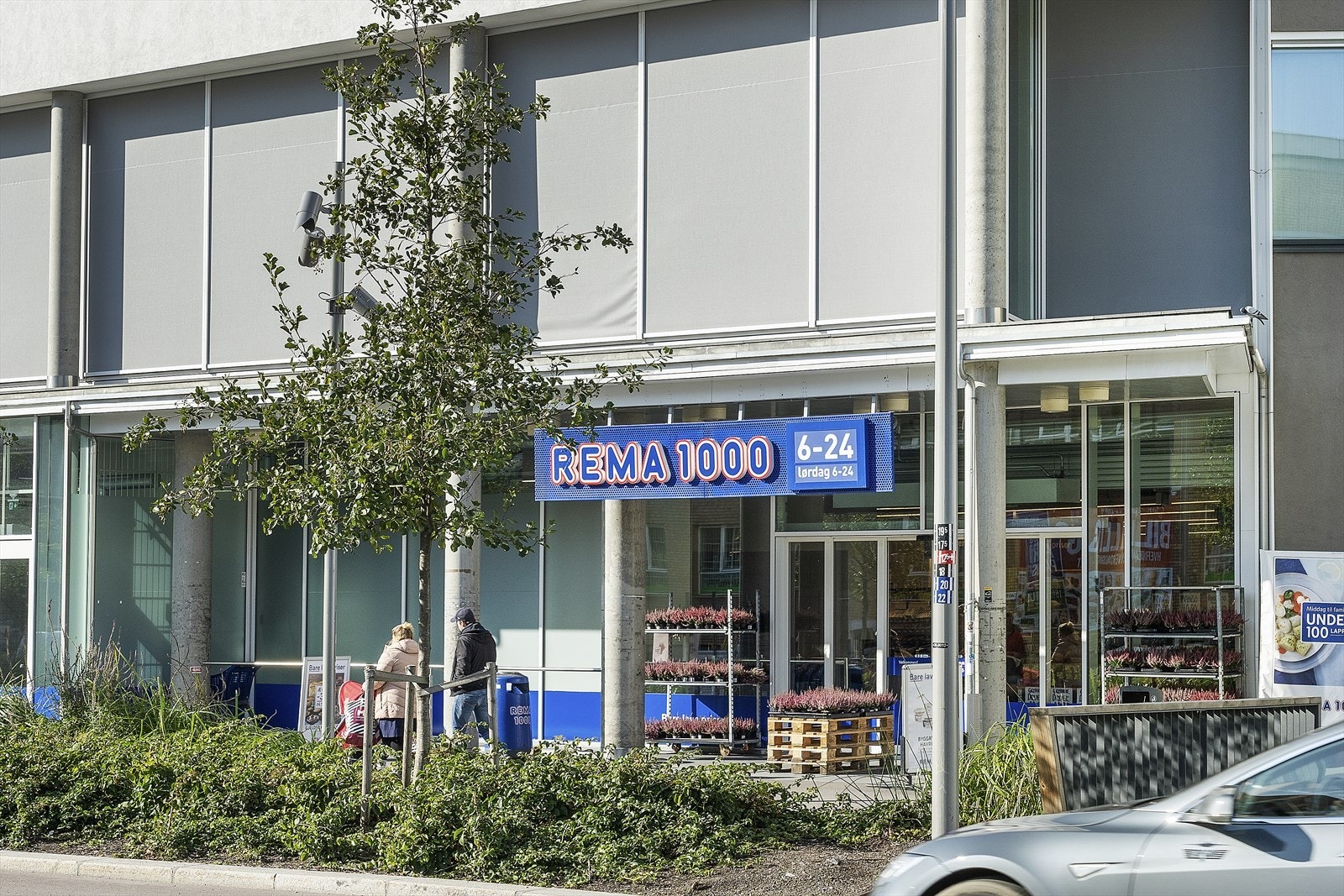 Flere gode matbutikker i nærområdet med lange åpningstider. Galleribilde