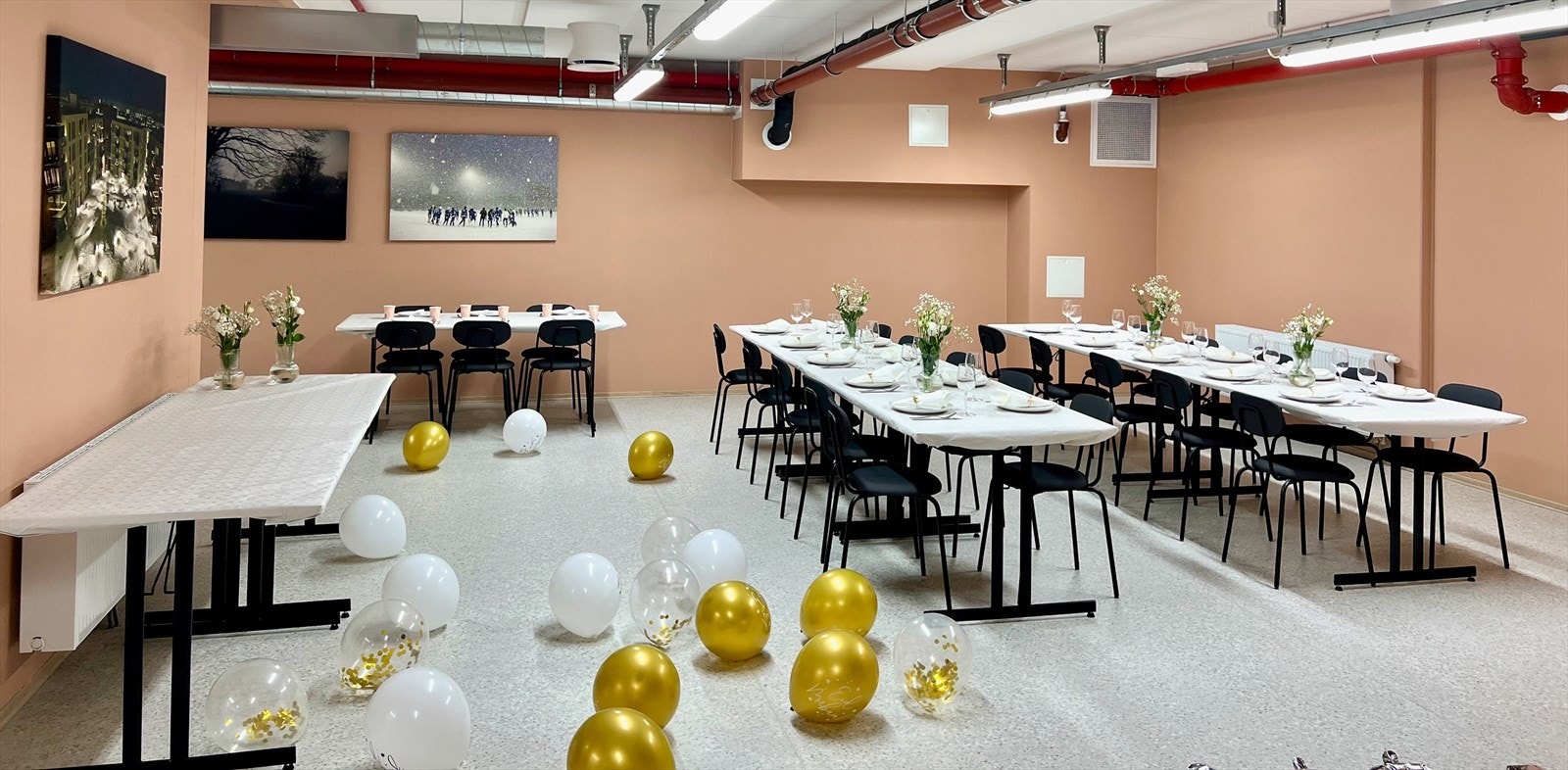 Beboere kan også leie sameiets aktivitetsrom i 1. etasje. Lokalet er utstyrt med et stort kjøkken og plass til ca. 50 personer. Foto: Tatt fra sameiets beboerportal og tilhører sameiet. Galleribilde