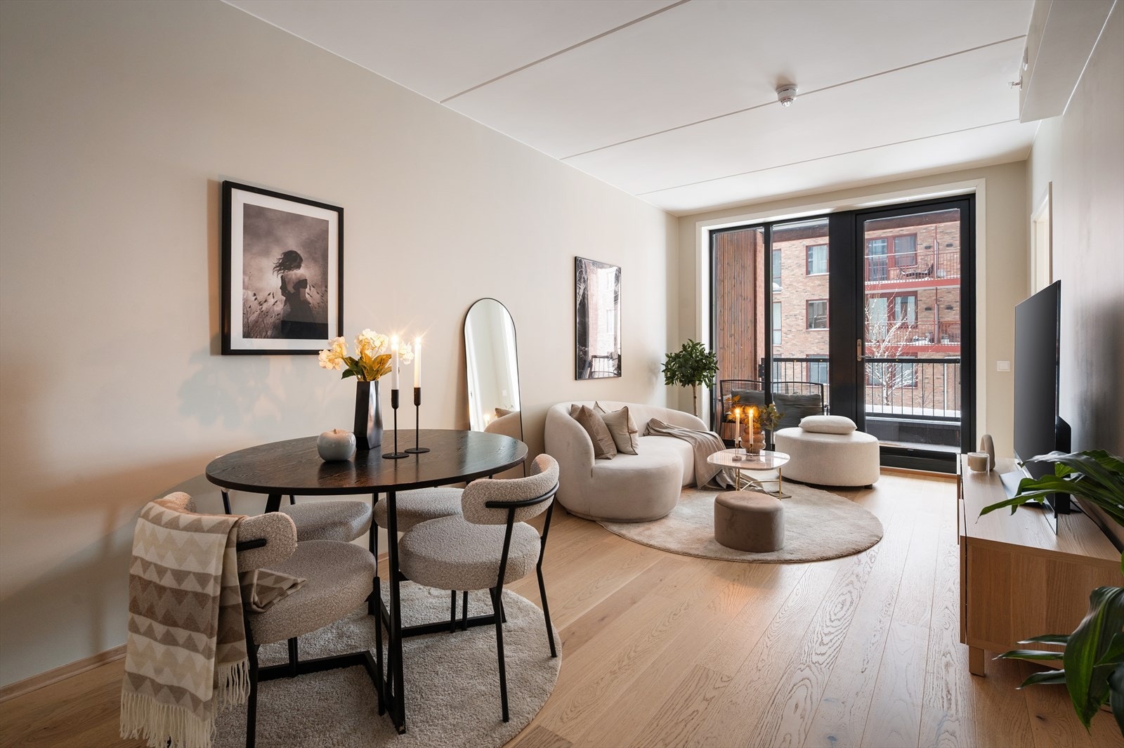 Velkommen til et moderne hjem med populær beliggenhet i Malerhaugveien! Foto: Peter Futo Galleribilde