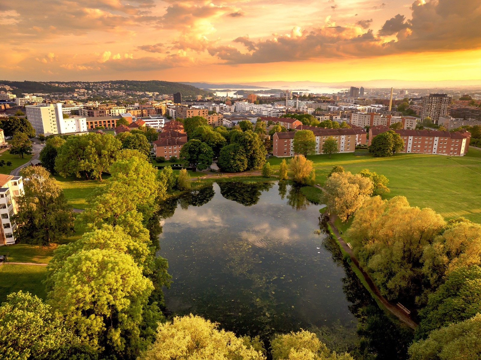 Det er fine tur- og rekreasjonsmuligheter ved nærliggende Hovindammen. Galleribilde
