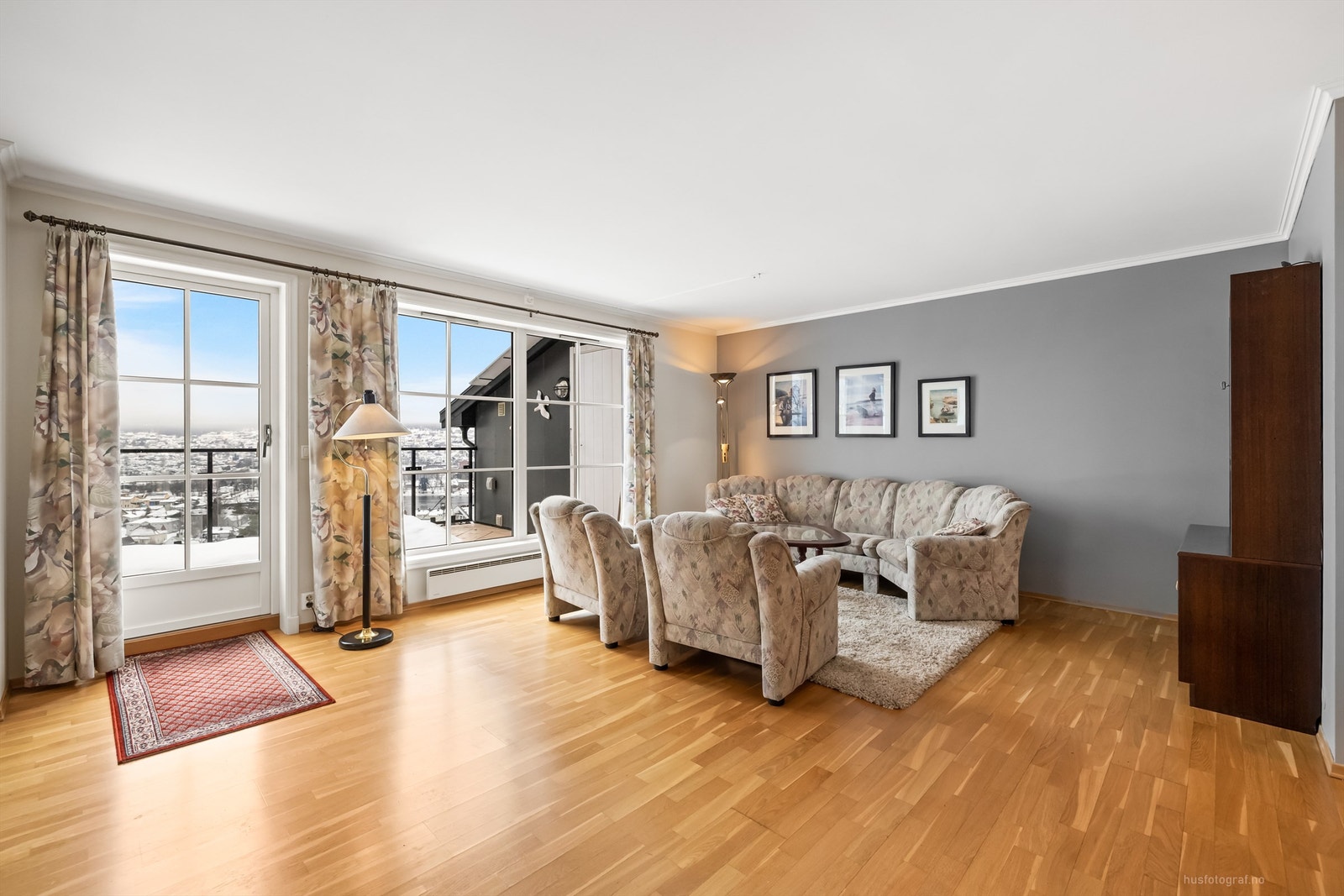 Stue med utgang til terrasse Galleribilde