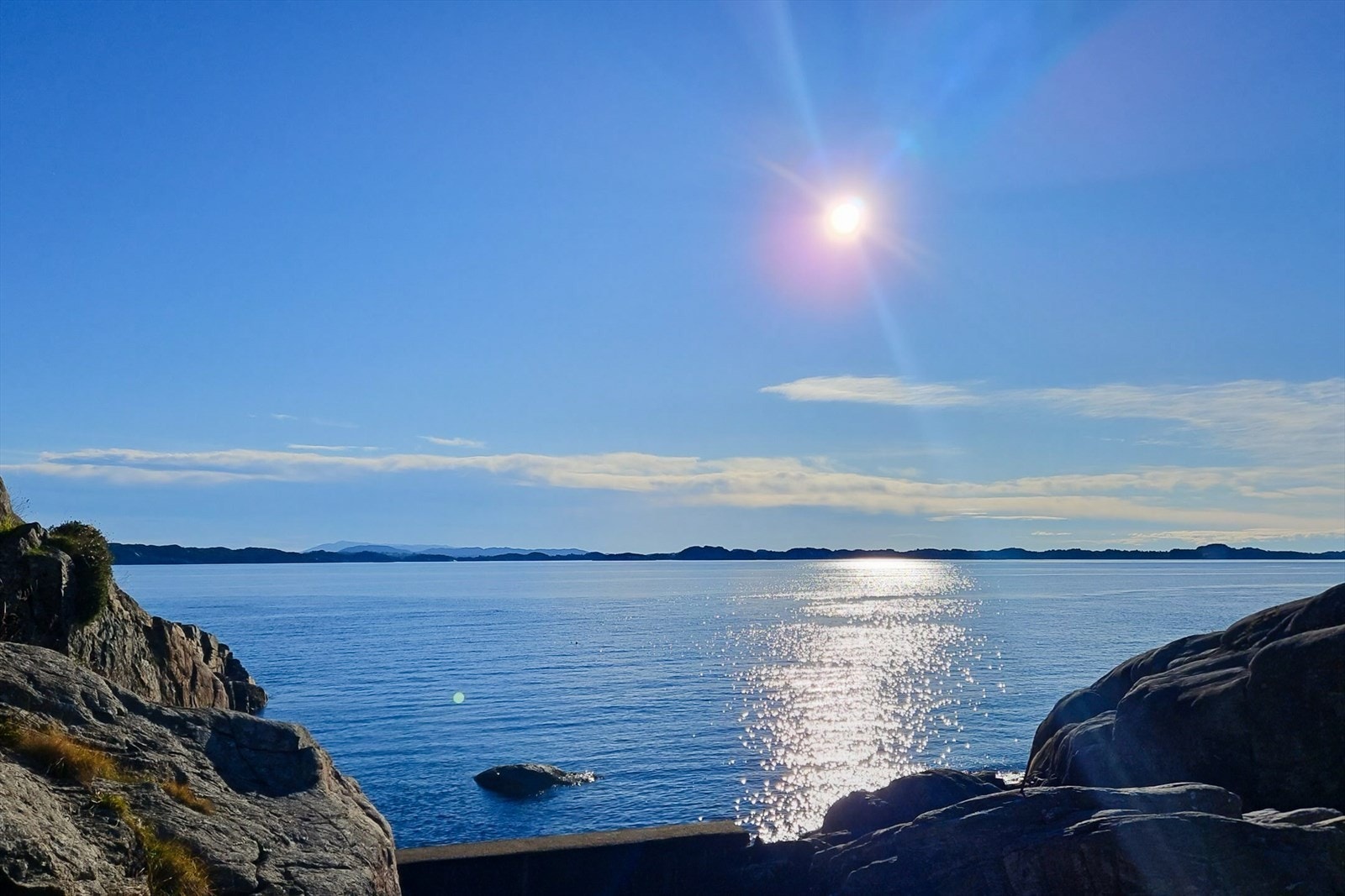 Privat bilde - Sjøkanten rett ved boligfeltet Galleribilde