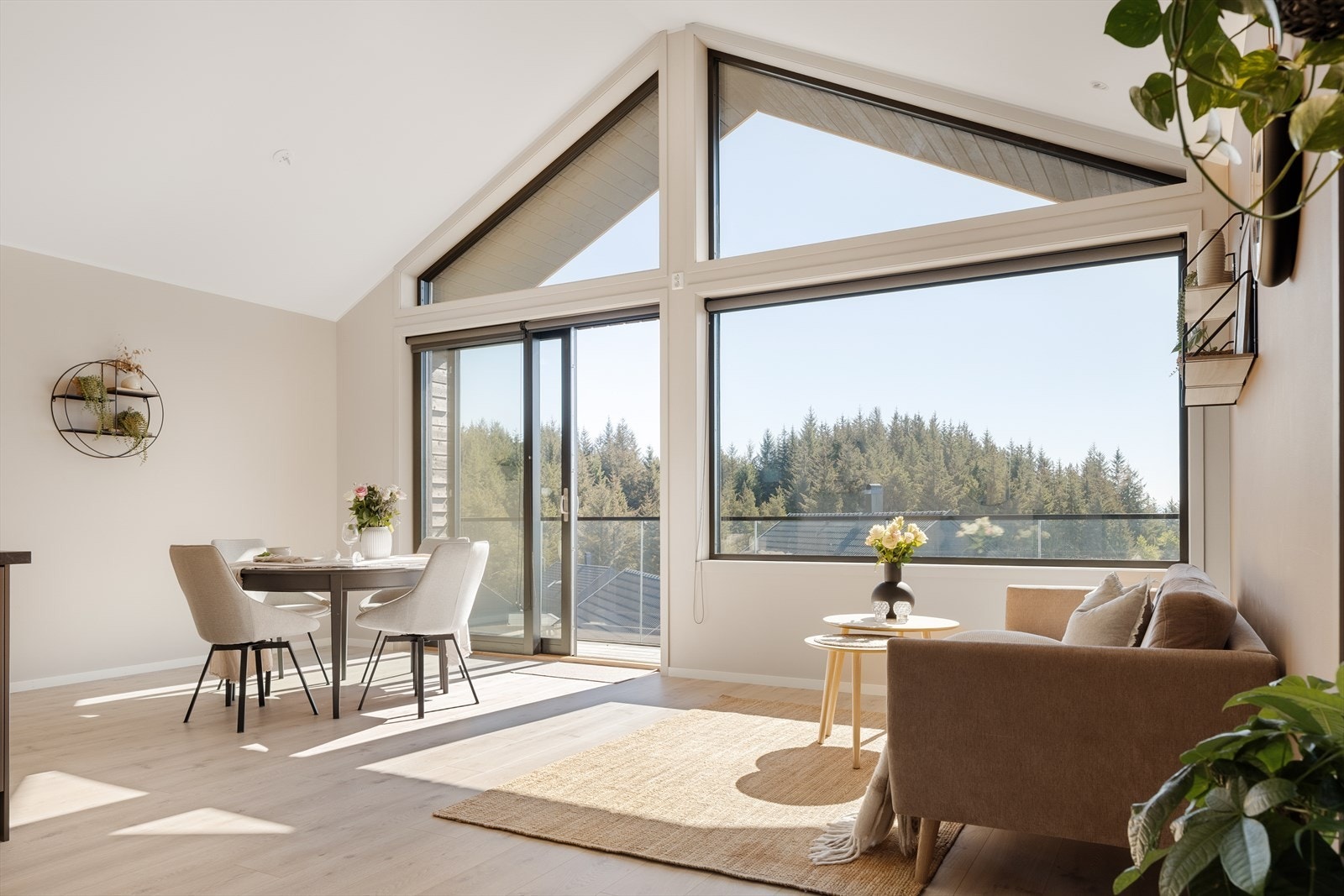 Vi begynner reisen i hjertet av boligen - nemlig stuen! Galleribilde