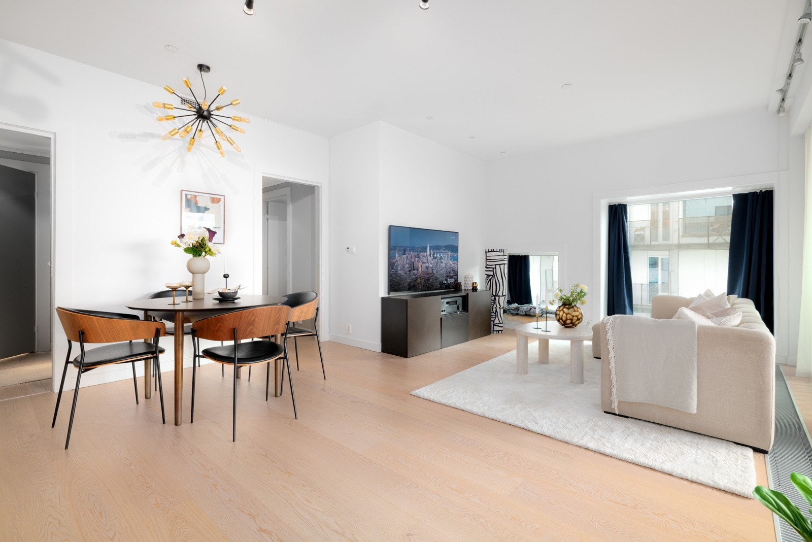 Her kommer du til en lys og lekker 3-roms hjørneleilighet beliggende i prisbelønte The Carve. Galleribilde