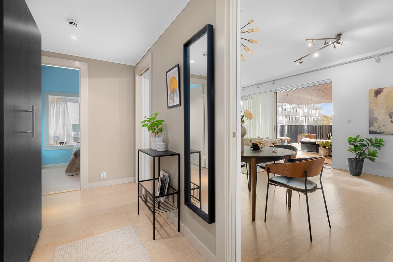 Leiligheten disponerer i tillegg en utebod på 4m² med adkomst fra terrassen og en kjellerbod på 5m². Galleribilde