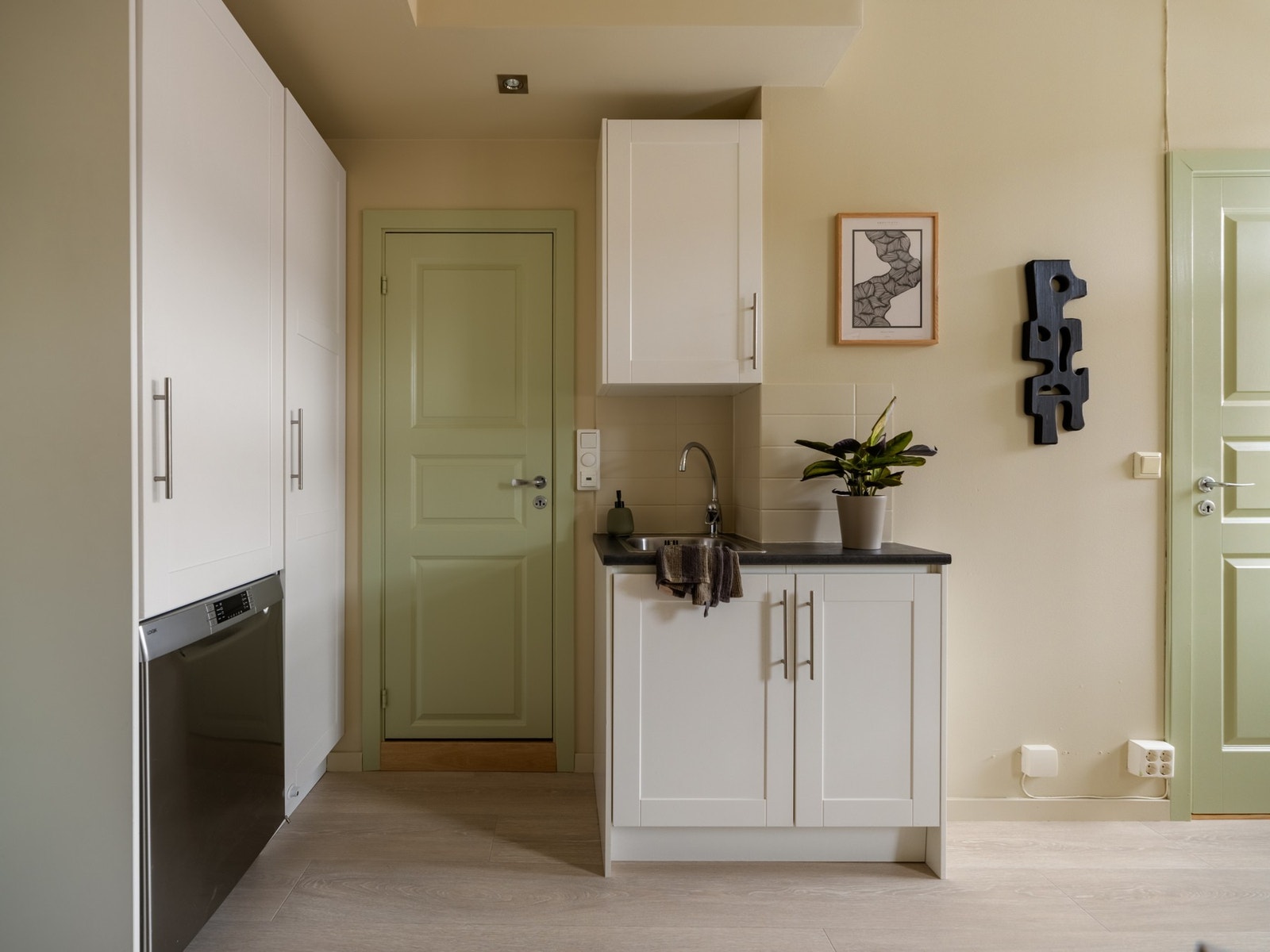 Badet har adkomst fra kjøkkenet. Galleribilde