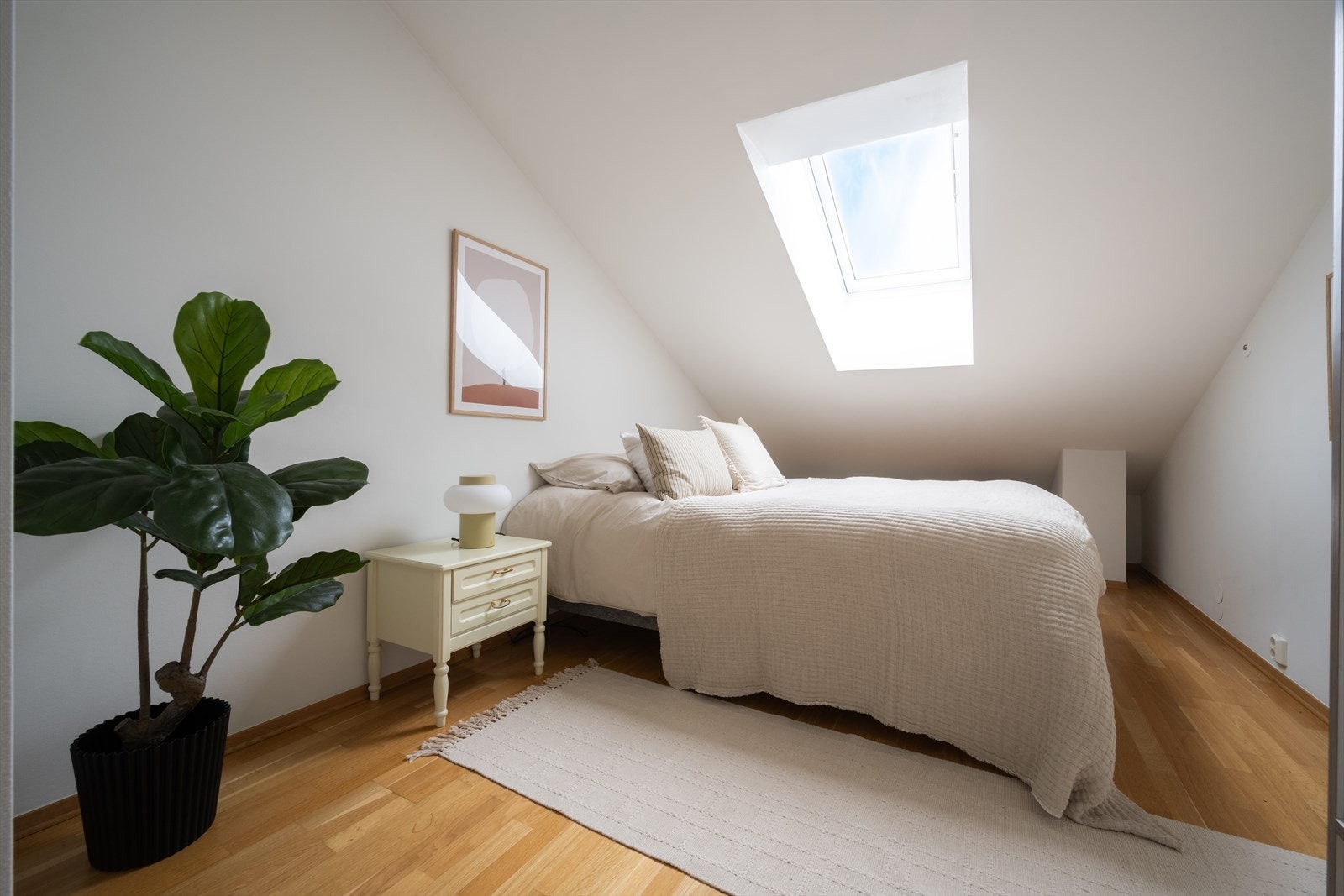 Soverommet har god plass til dobbelseng. Galleribilde