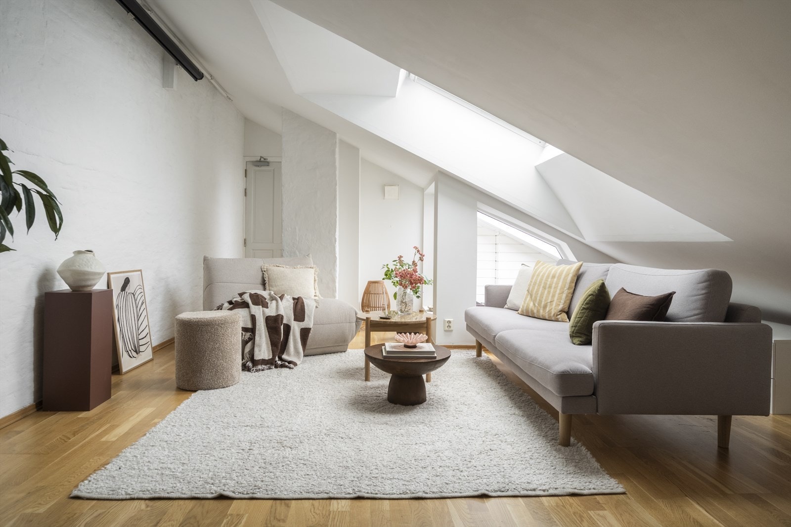 Velkommen til en romslig og innbydende loftsleilighet fra 2017. Galleribilde