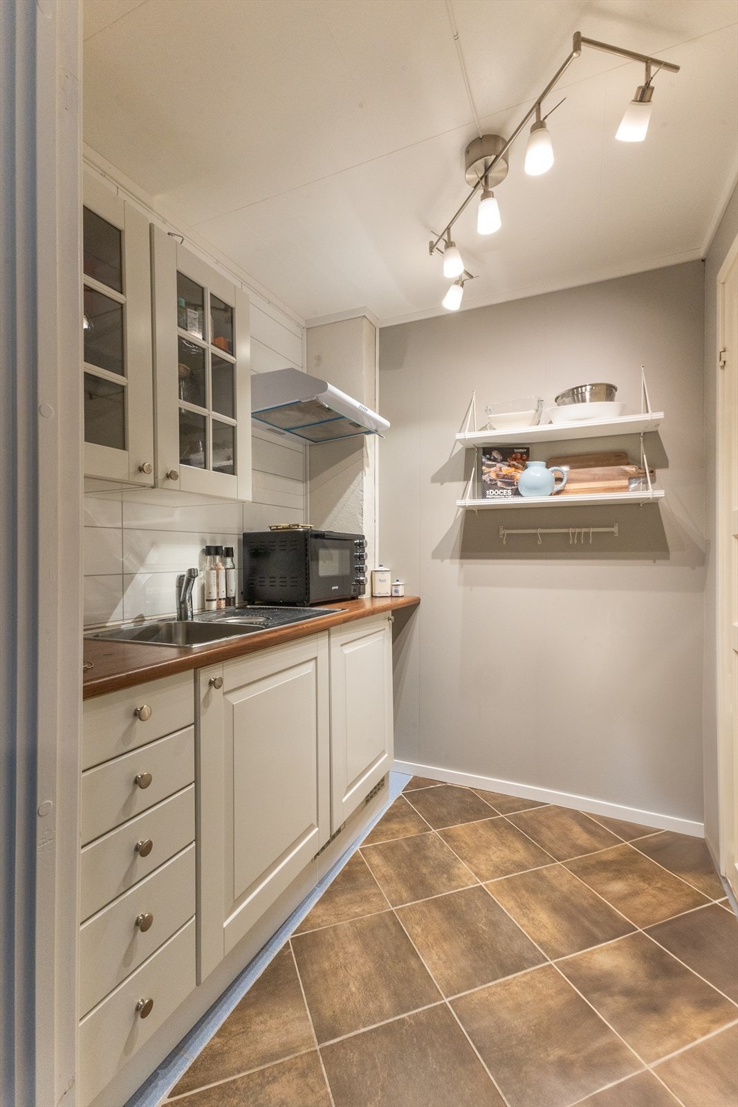 Her har hybelboer ett fullt funksjonelt kjøkken. Galleribilde