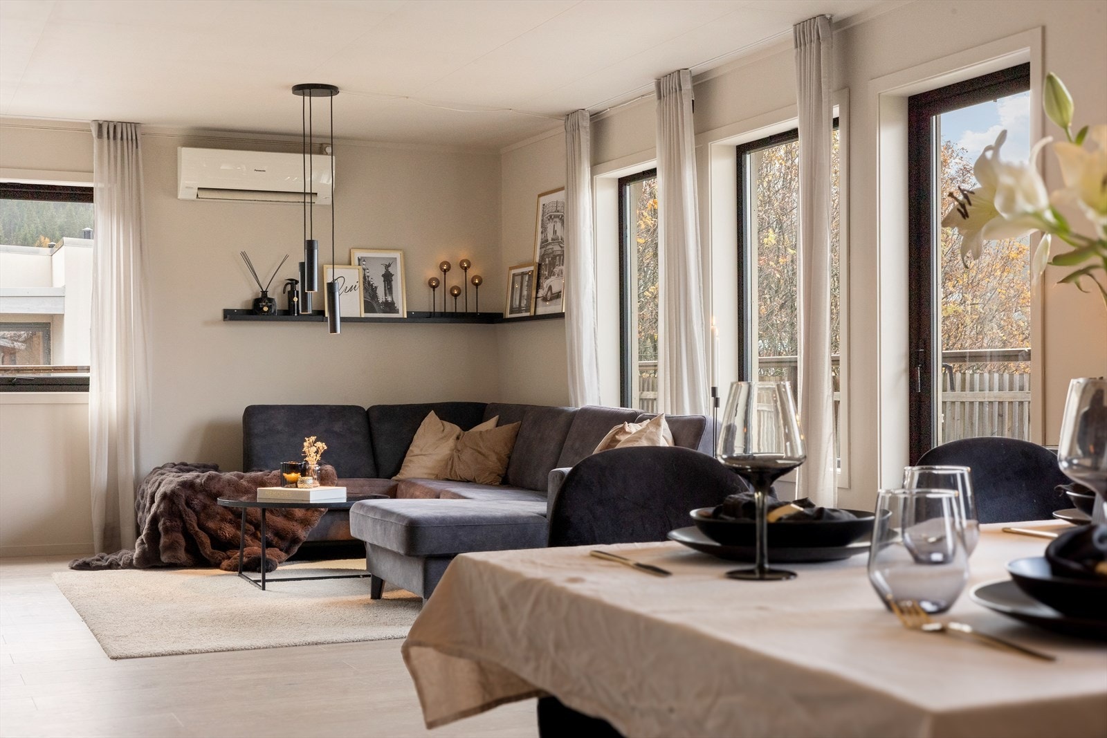 Varmepumpen som er plassert i stuedelen, er fra 2019. Galleribilde