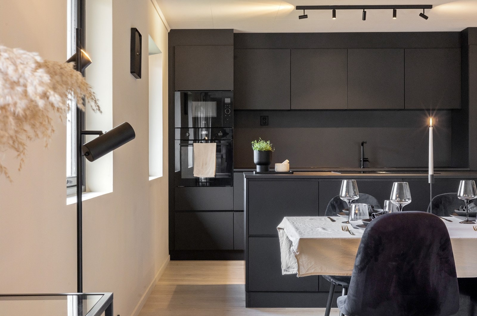 Frontene er av et genialt materiale som gjør at flekker ikke setter seg like fort. Galleribilde