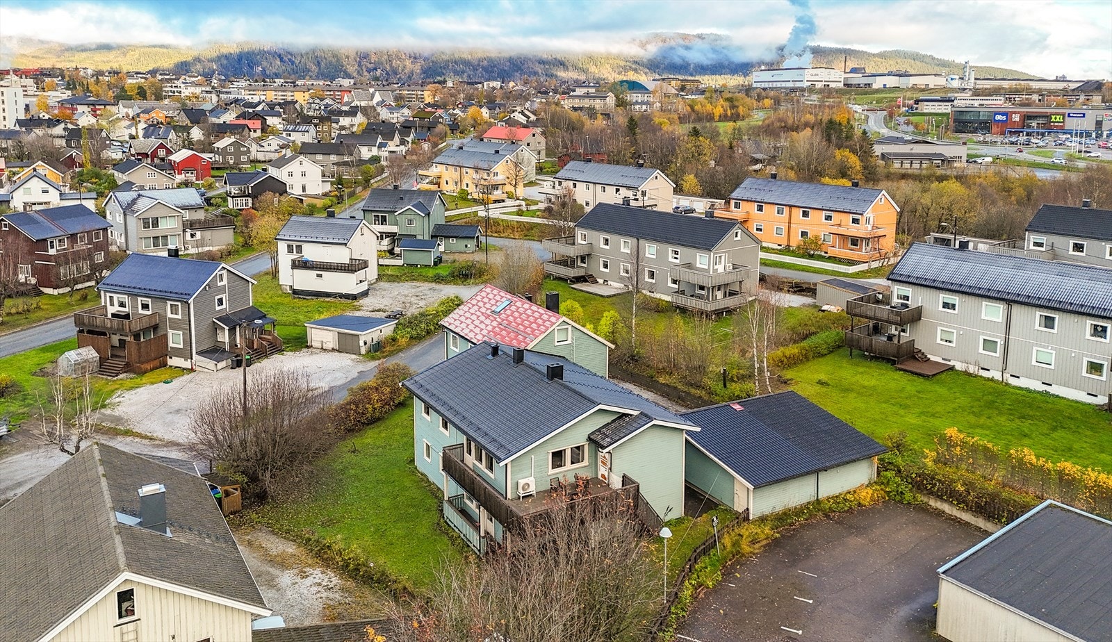 Som man kan se - har du en trapp fra balkongen og ned til hagen. Galleribilde