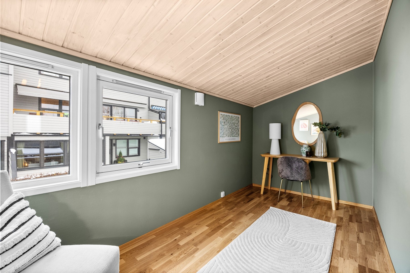 Kontor med god plass til møblement (rommet er ikke godkjent til varig opphold) Galleribilde